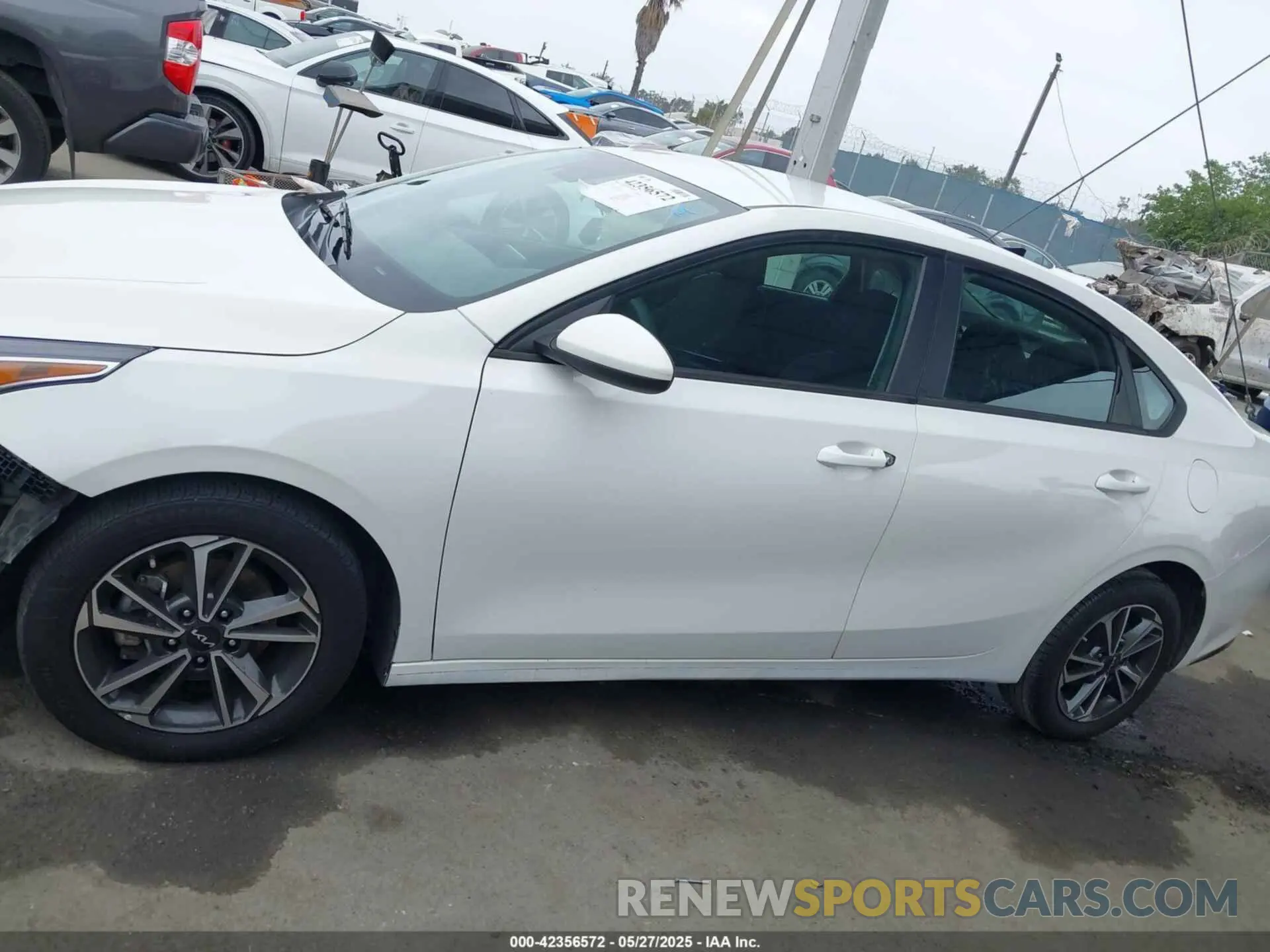 15 Photograph of a damaged car 3KPF24AD1ME375065 KIA FORTE 2021