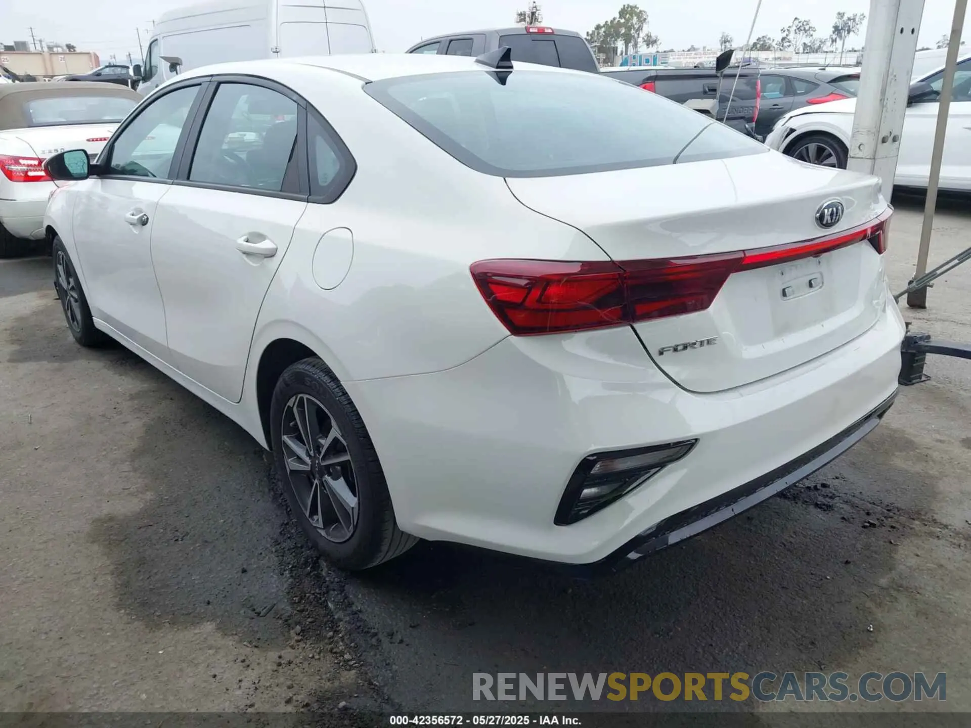 3 Photograph of a damaged car 3KPF24AD1ME375065 KIA FORTE 2021