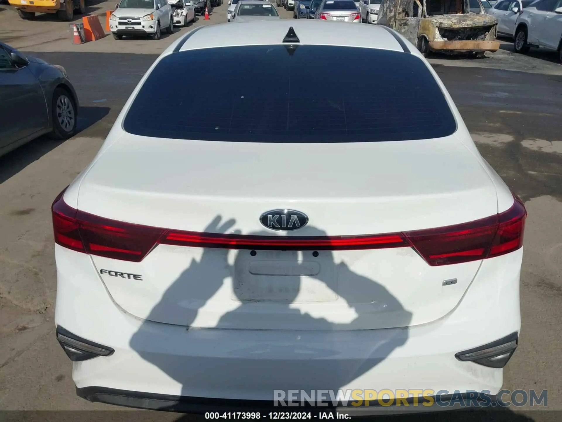 16 Photograph of a damaged car 3KPF24AD1ME395879 KIA FORTE 2021