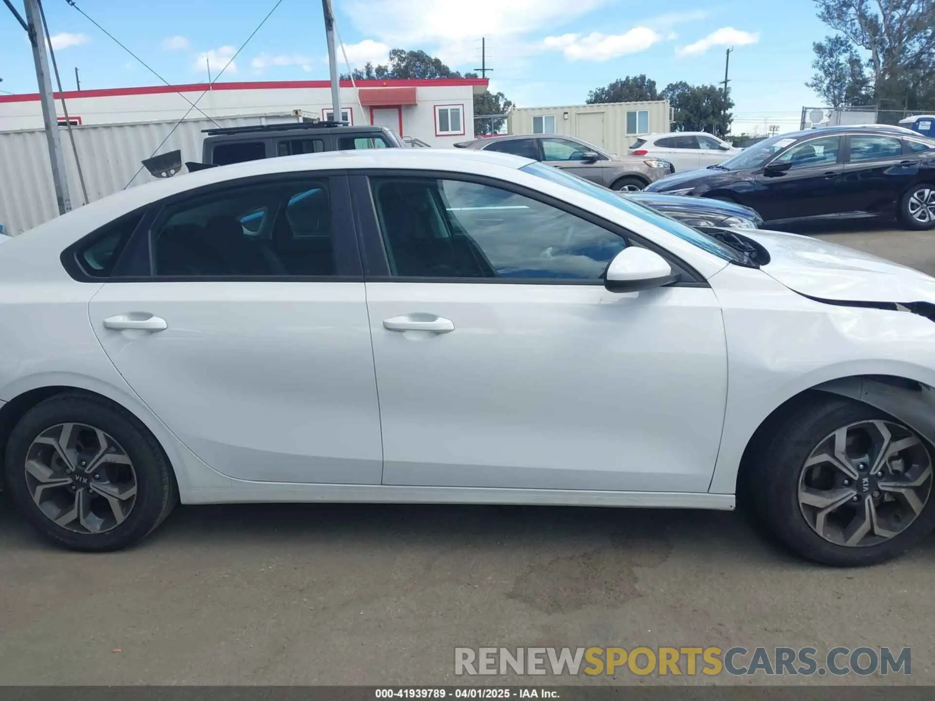 14 Photograph of a damaged car 3KPF24AD2ME300889 KIA FORTE 2021