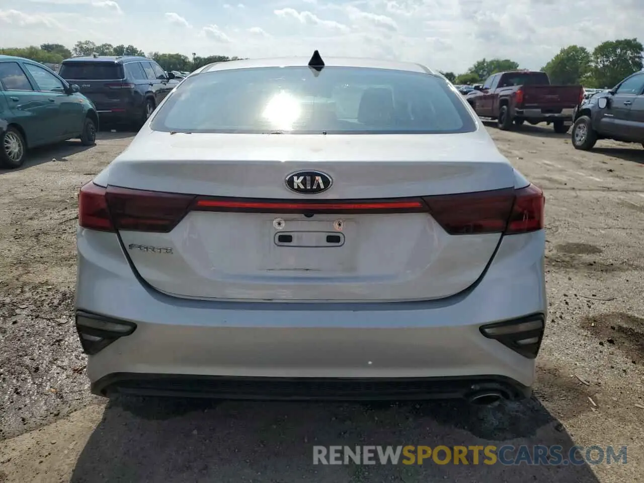 6 Photograph of a damaged car 3KPF24AD2ME310113 KIA FORTE 2021