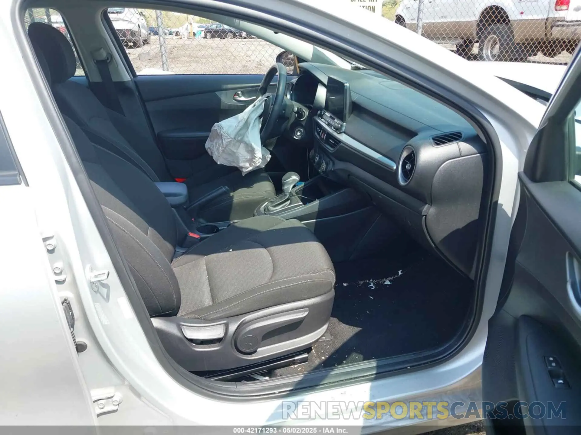 5 Photograph of a damaged car 3KPF24AD2ME333097 KIA FORTE 2021
