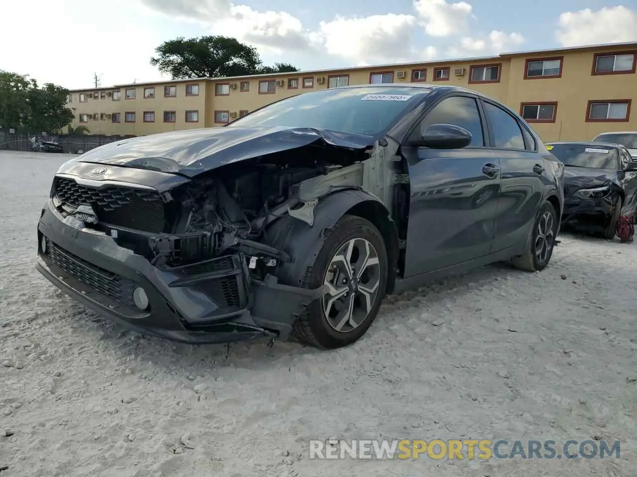 1 Photograph of a damaged car 3KPF24AD2ME395518 KIA FORTE 2021