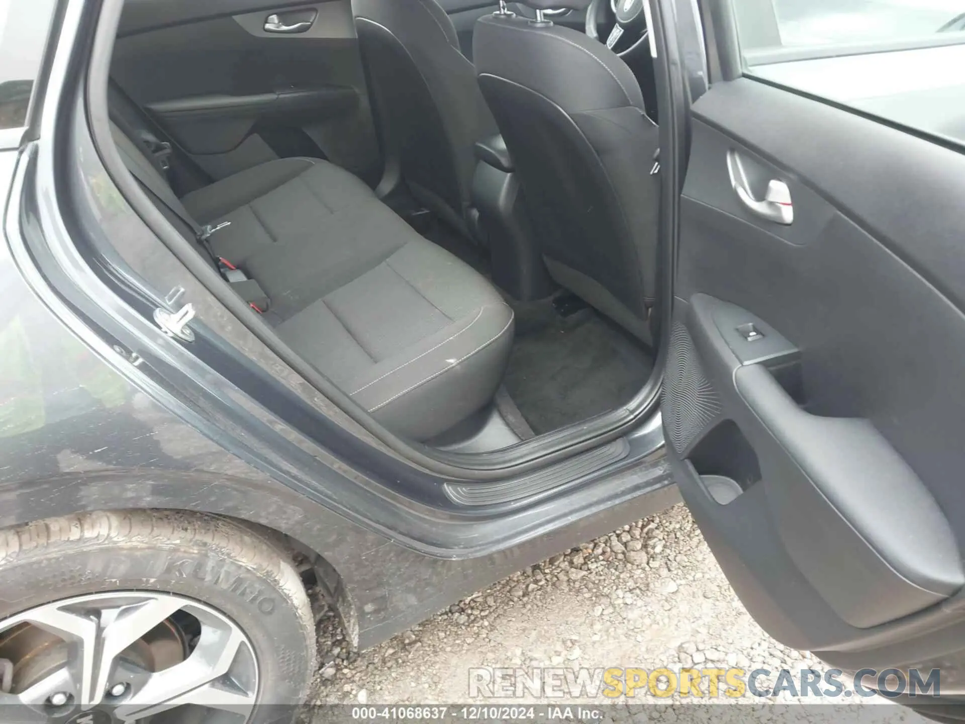 8 Photograph of a damaged car 3KPF24AD3ME287764 KIA FORTE 2021