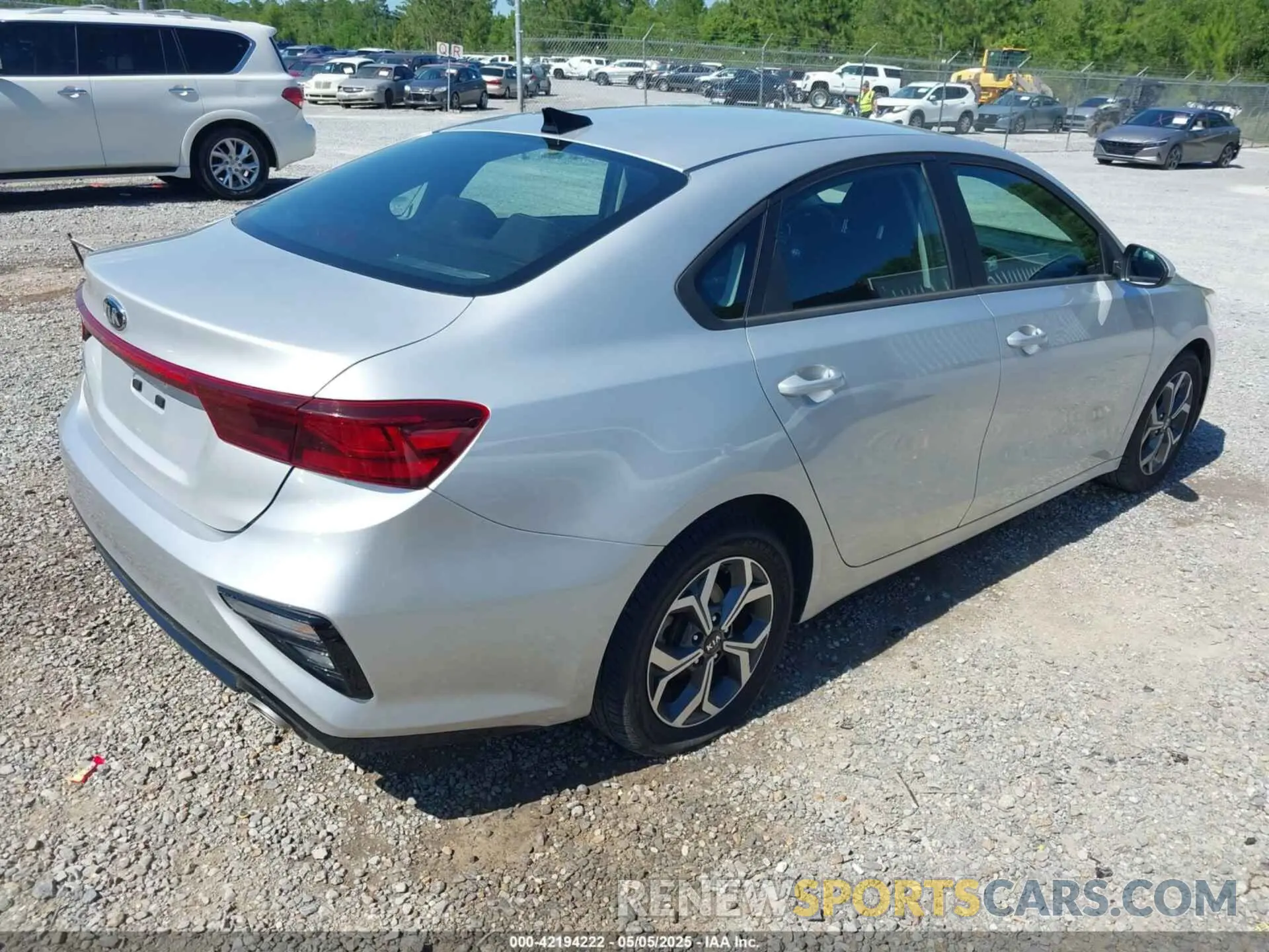 4 Photograph of a damaged car 3KPF24AD3ME353116 KIA FORTE 2021