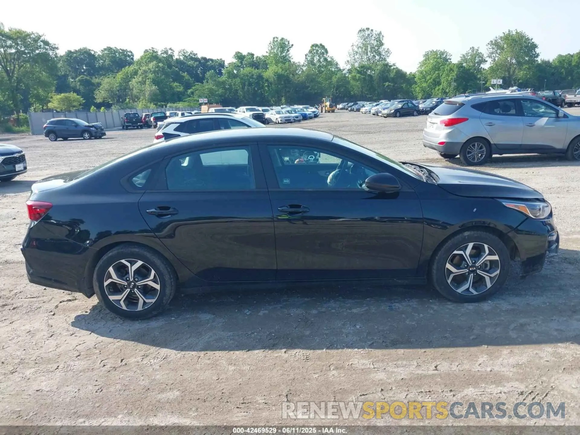 13 Photograph of a damaged car 3KPF24AD3ME408910 KIA FORTE 2021