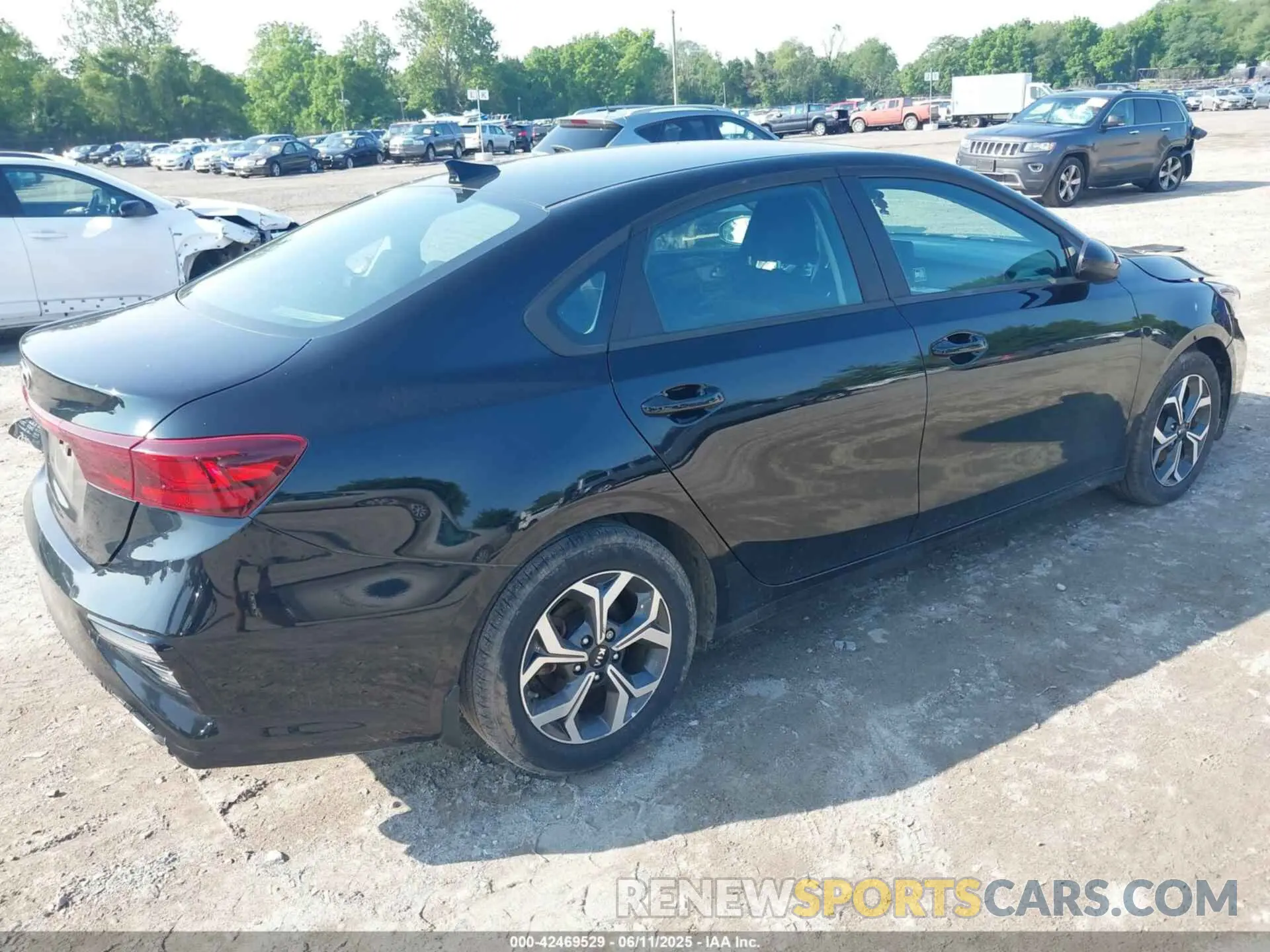4 Photograph of a damaged car 3KPF24AD3ME408910 KIA FORTE 2021
