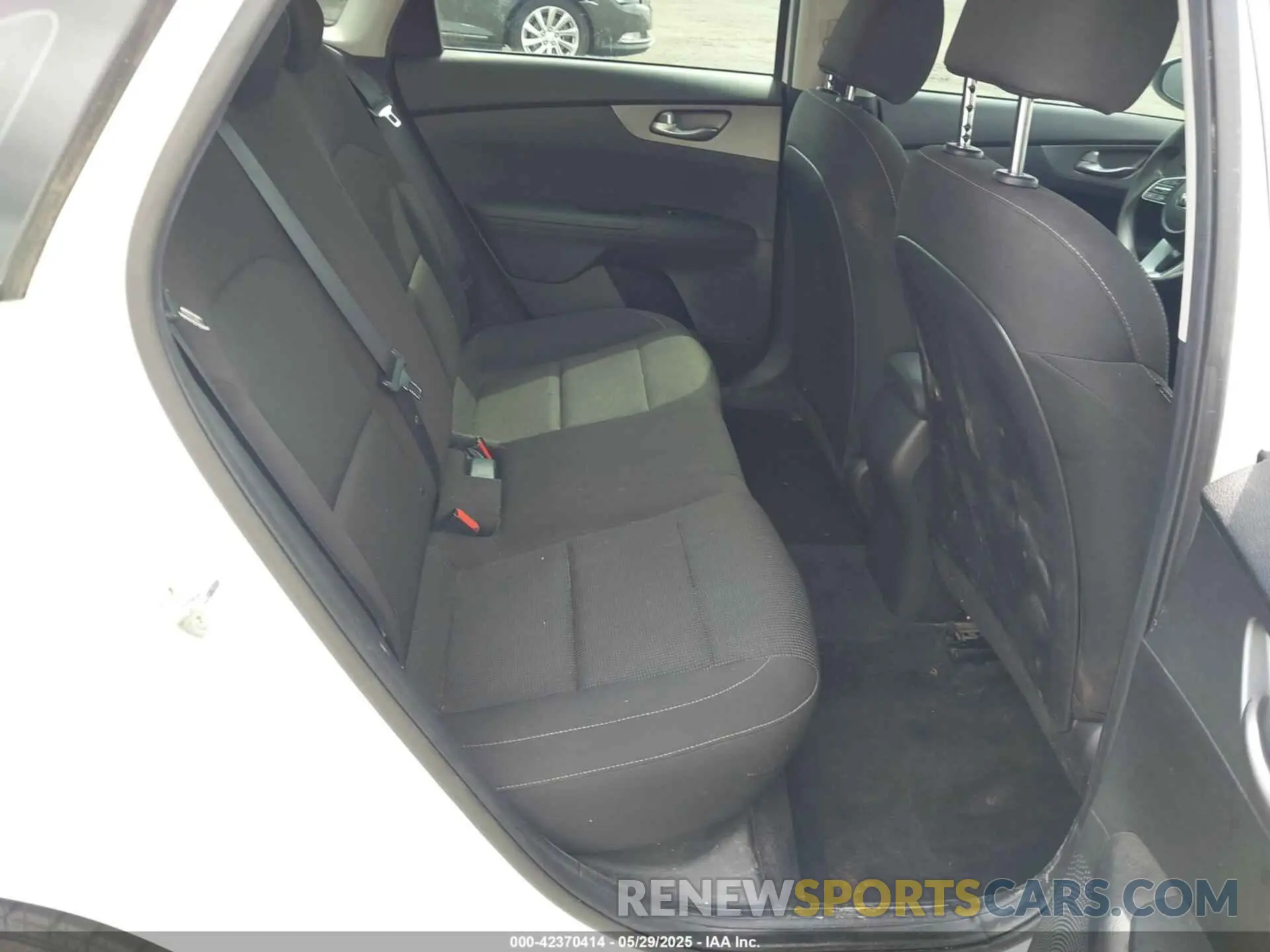 8 Photograph of a damaged car 3KPF24AD4ME298935 KIA FORTE 2021
