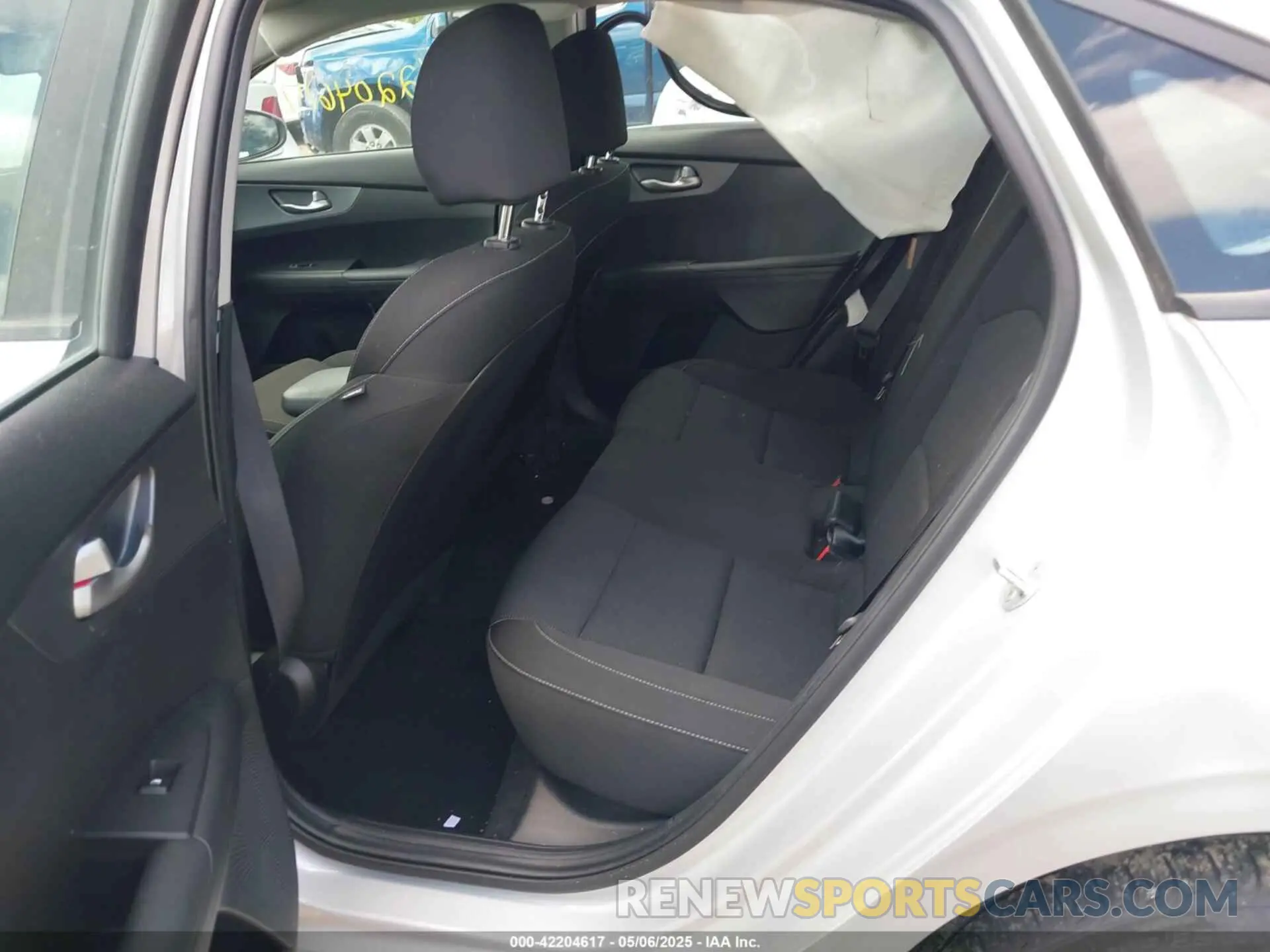 8 Photograph of a damaged car 3KPF24AD4ME302515 KIA FORTE 2021