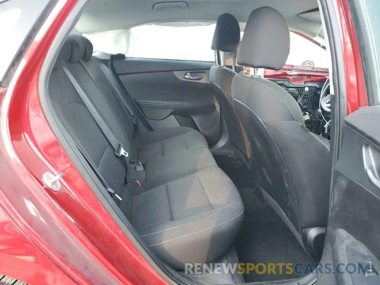 10 Photograph of a damaged car 3KPF24AD4ME307293 KIA FORTE 2021