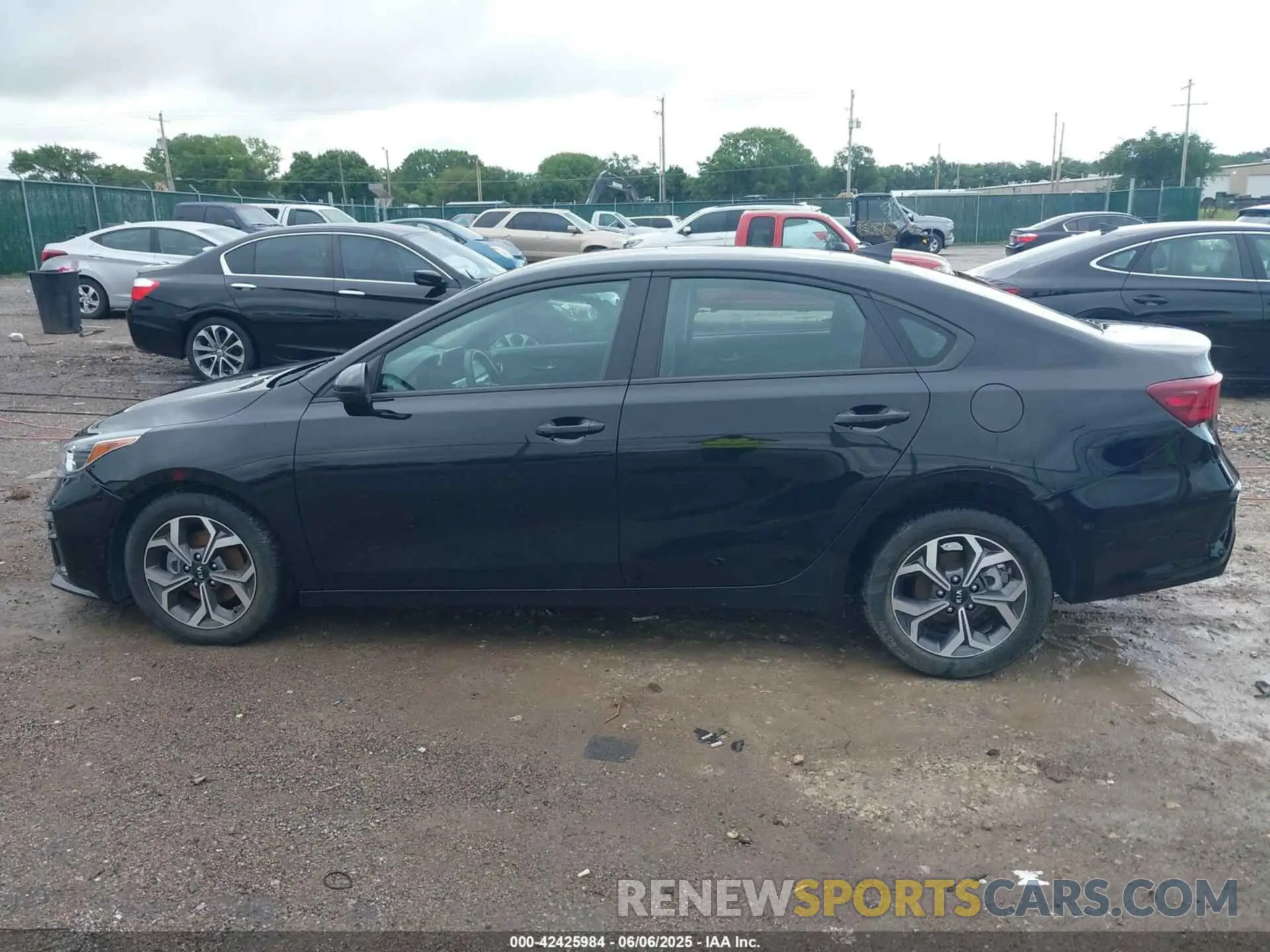 14 Photograph of a damaged car 3KPF24AD4ME363086 KIA FORTE 2021