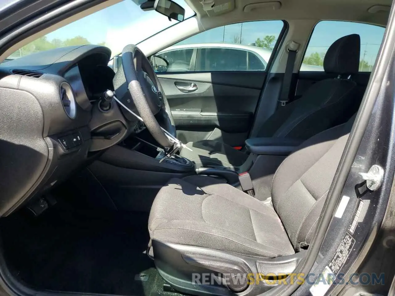 7 Photograph of a damaged car 3KPF24AD4ME372404 KIA FORTE 2021
