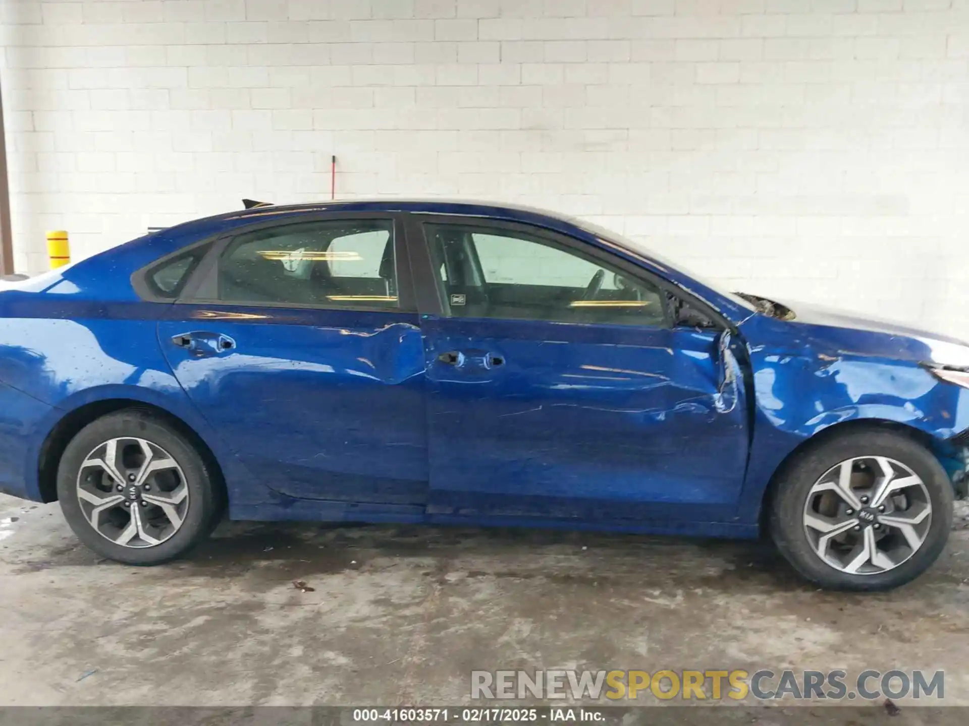 13 Photograph of a damaged car 3KPF24AD4ME385962 KIA FORTE 2021