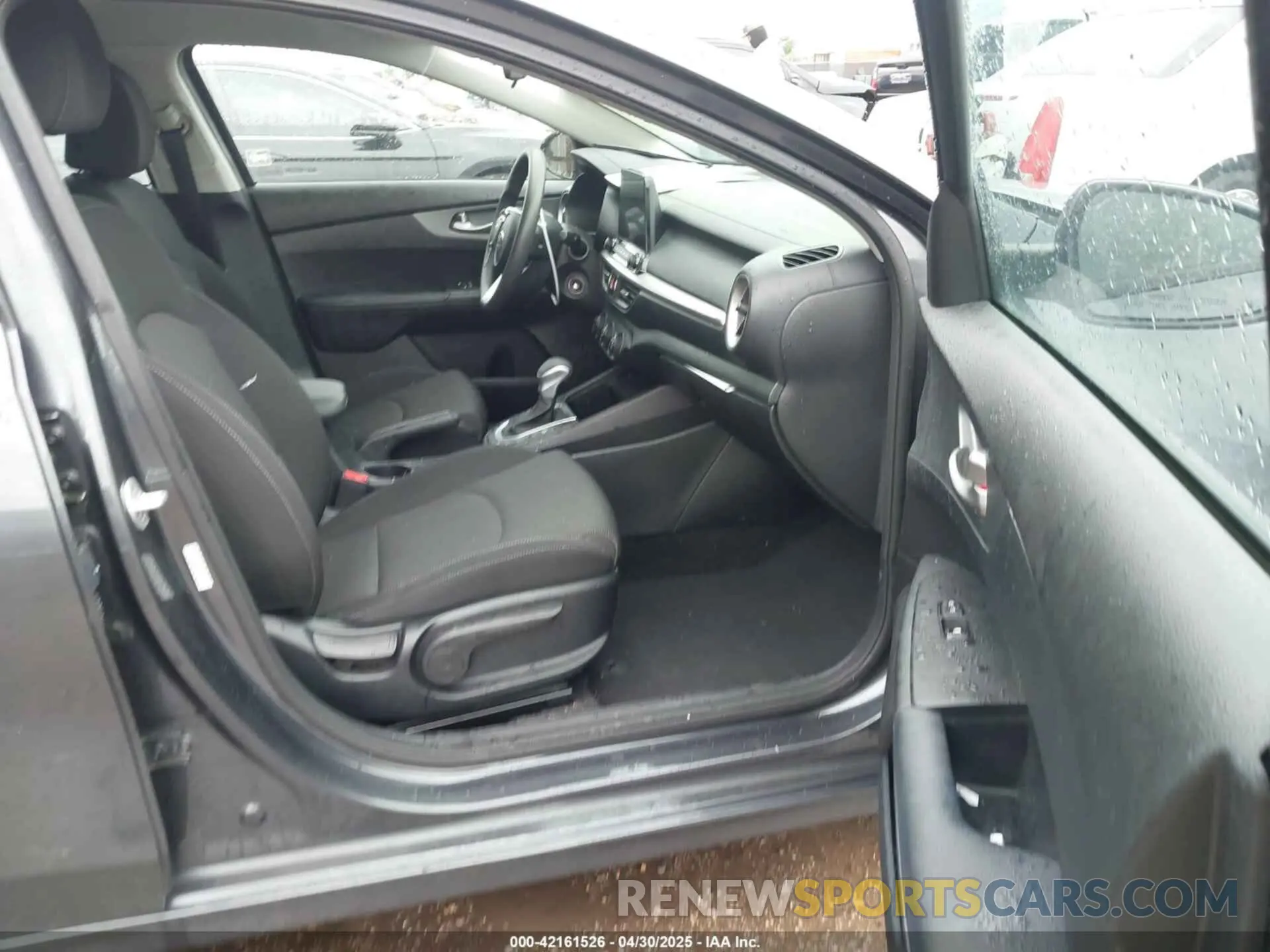 5 Photograph of a damaged car 3KPF24AD4ME394810 KIA FORTE 2021