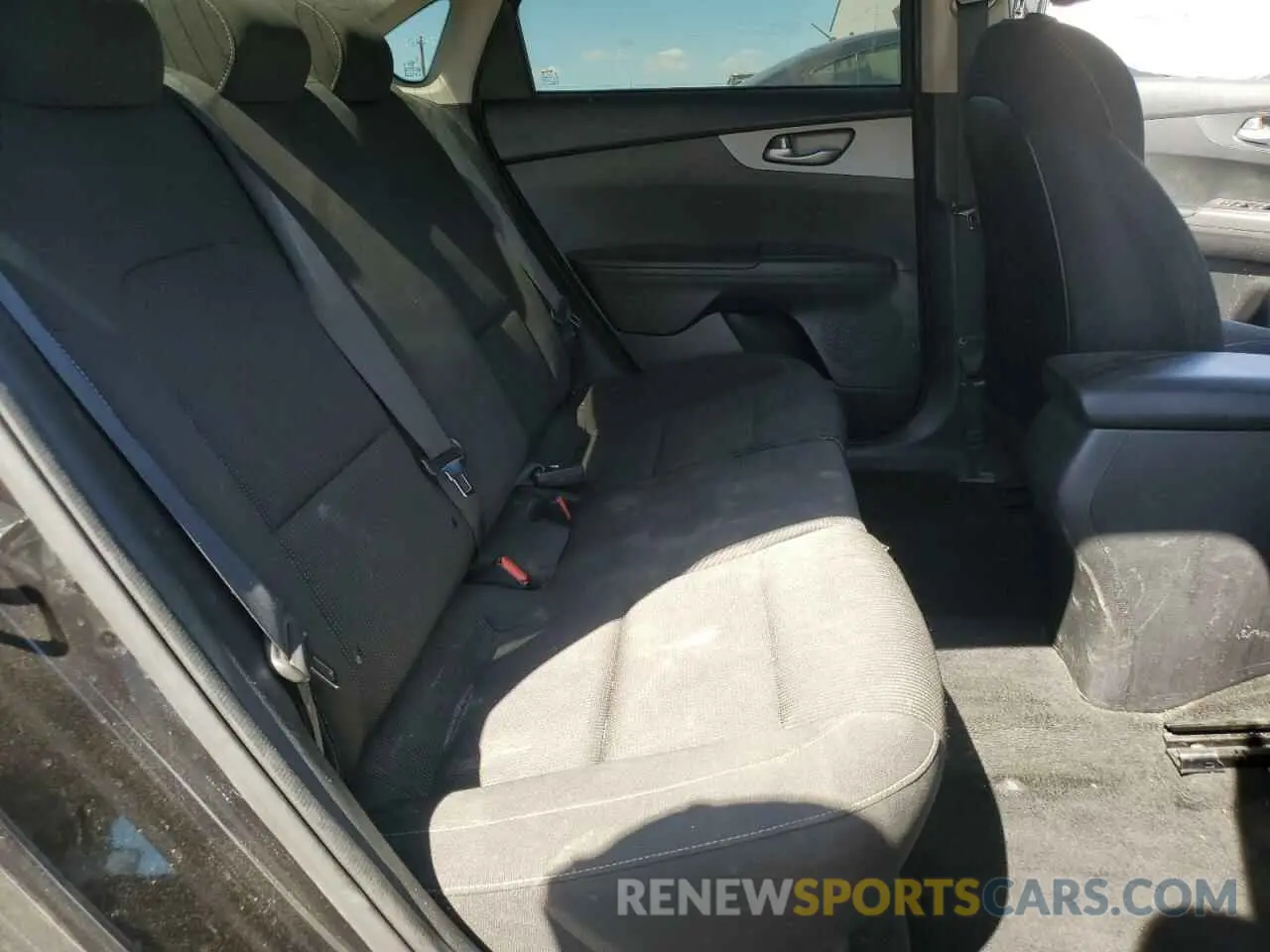 10 Photograph of a damaged car 3KPF24AD5ME272988 KIA FORTE 2021