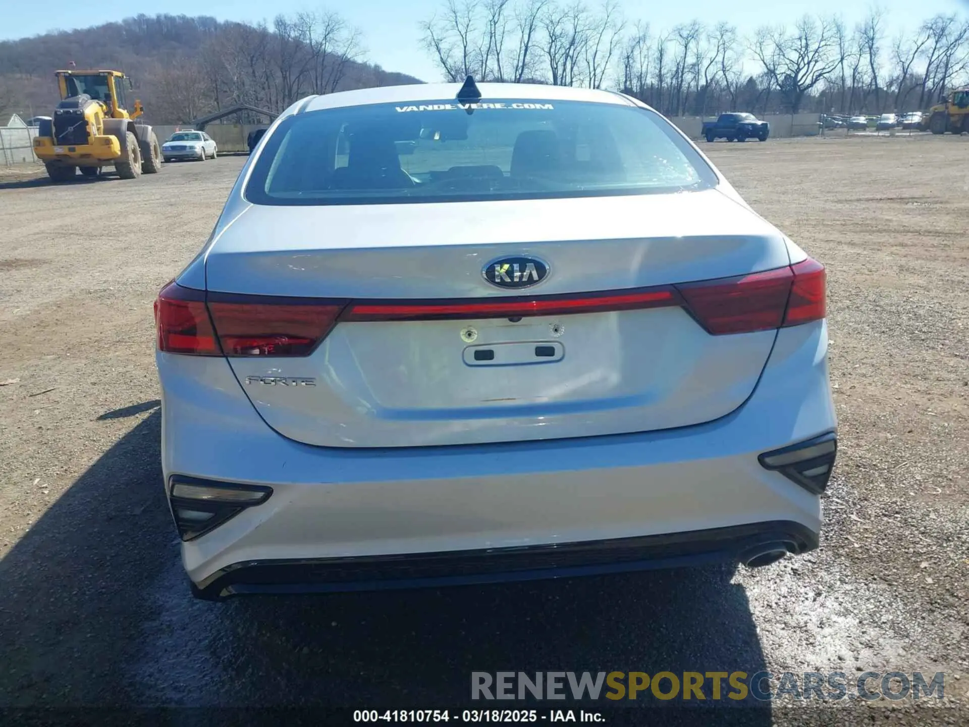 17 Photograph of a damaged car 3KPF24AD5ME291590 KIA FORTE 2021