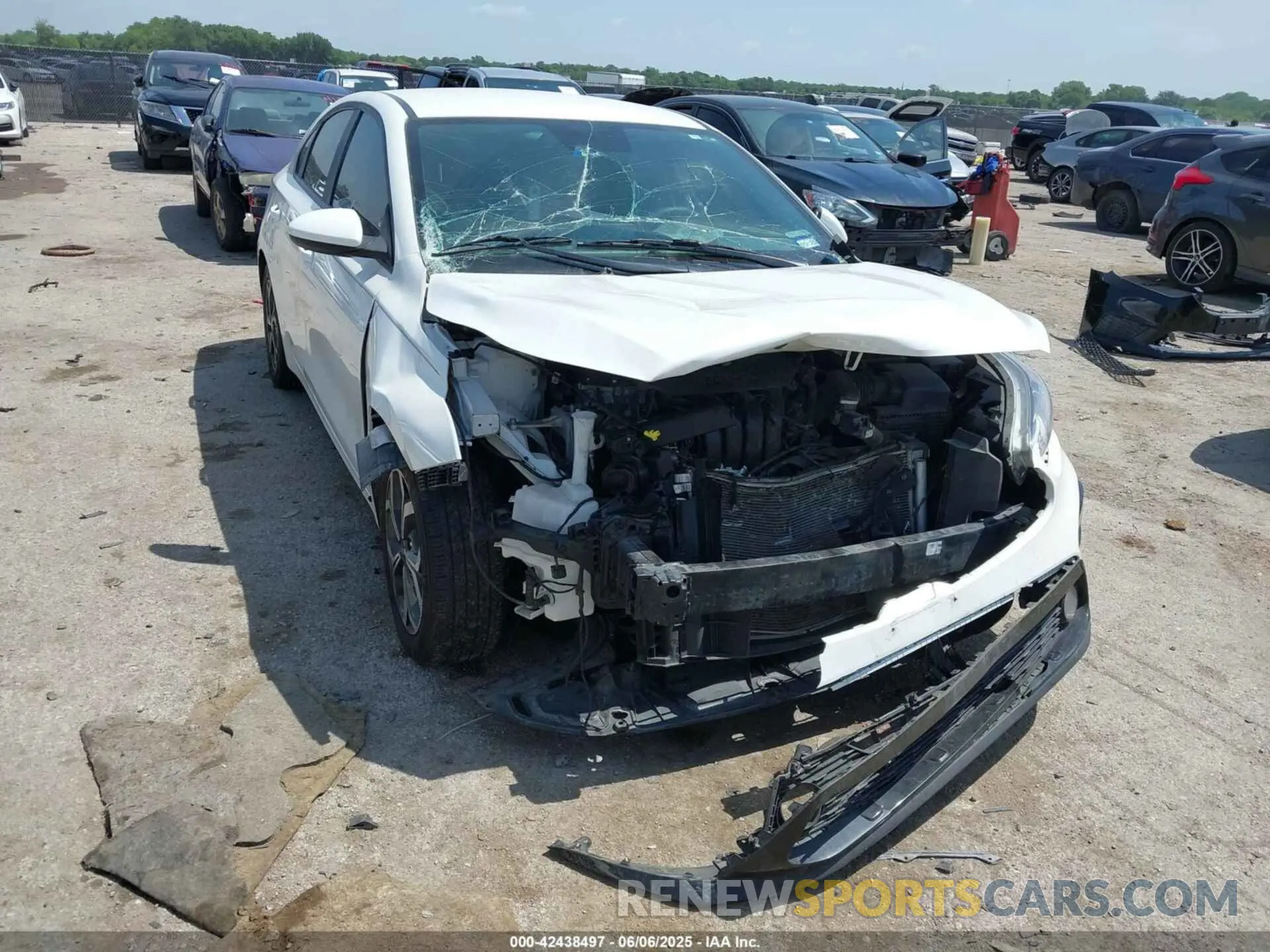 1 Photograph of a damaged car 3KPF24AD5ME297261 KIA FORTE 2021