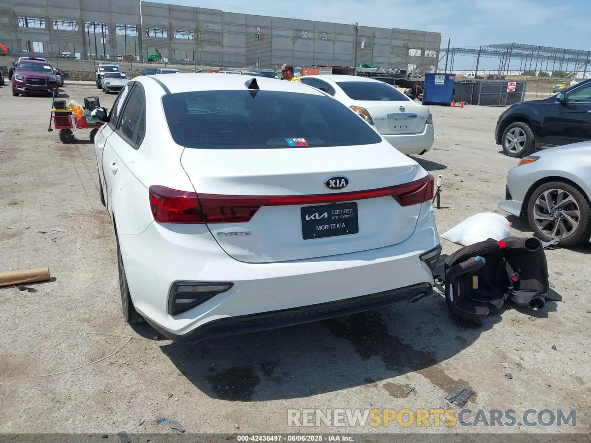 3 Photograph of a damaged car 3KPF24AD5ME297261 KIA FORTE 2021