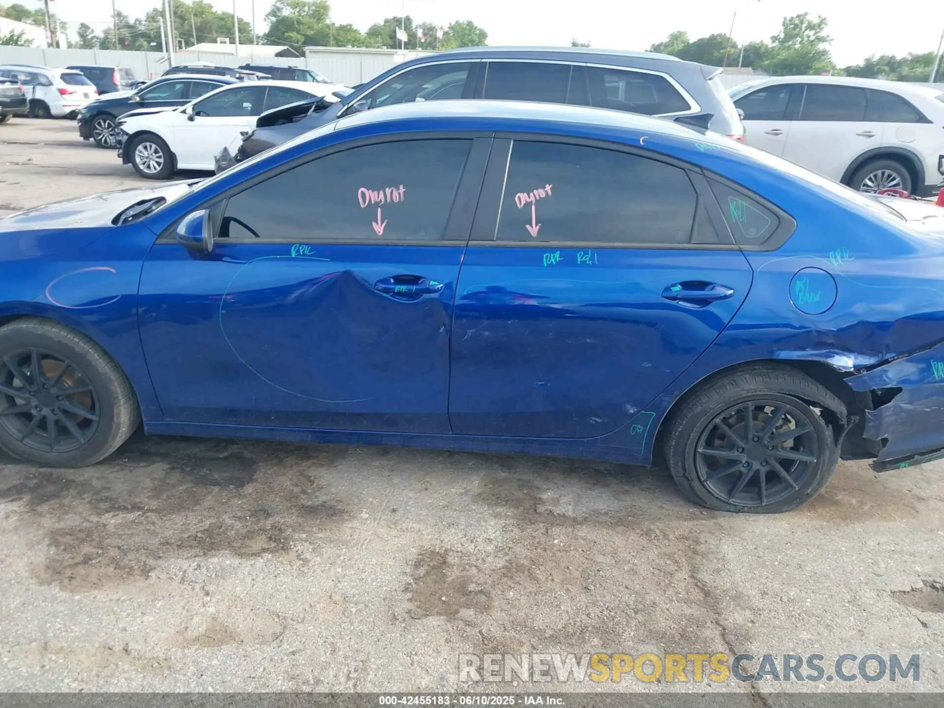 14 Photograph of a damaged car 3KPF24AD5ME303771 KIA FORTE 2021