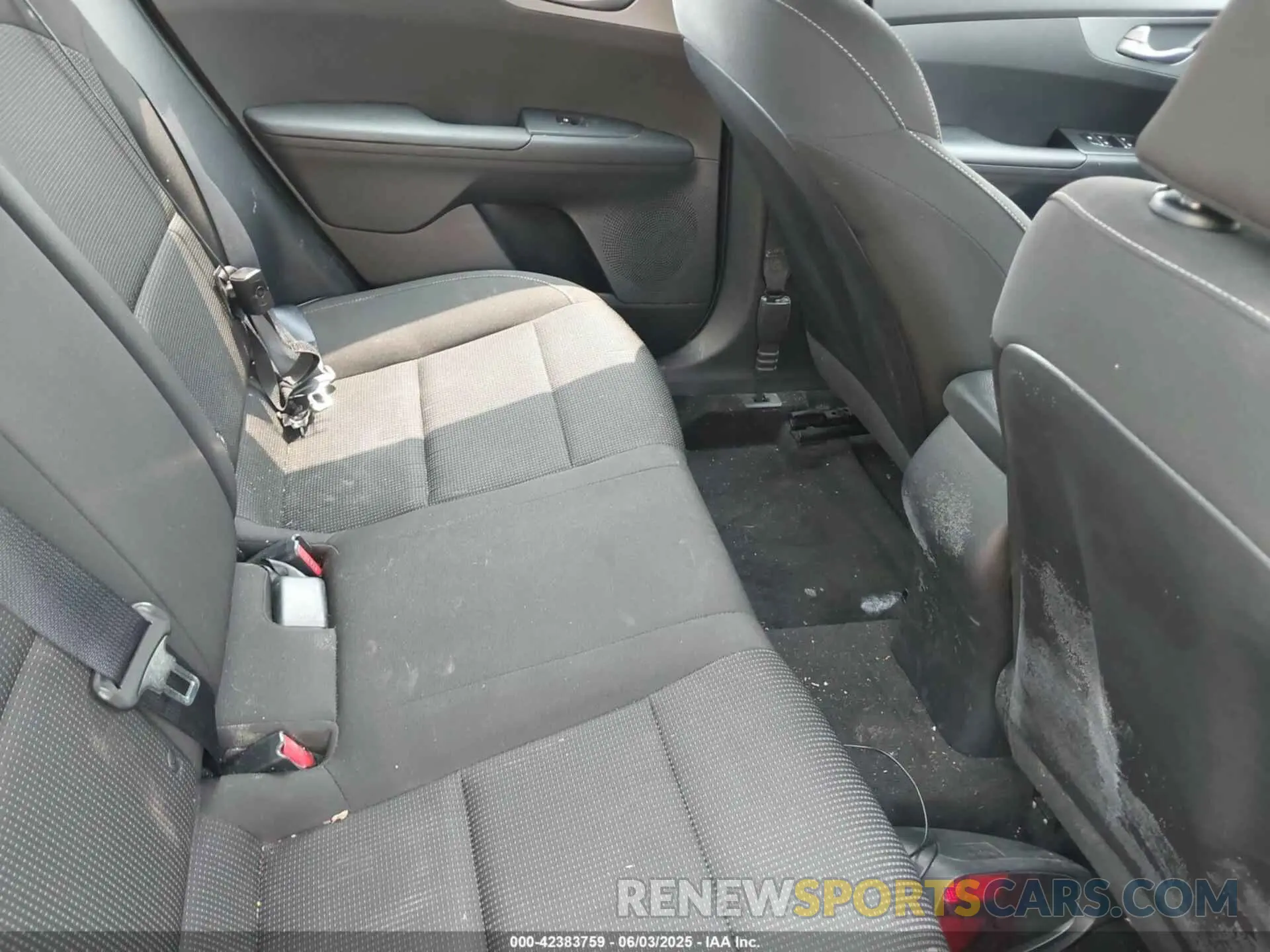 8 Photograph of a damaged car 3KPF24AD5ME303978 KIA FORTE 2021