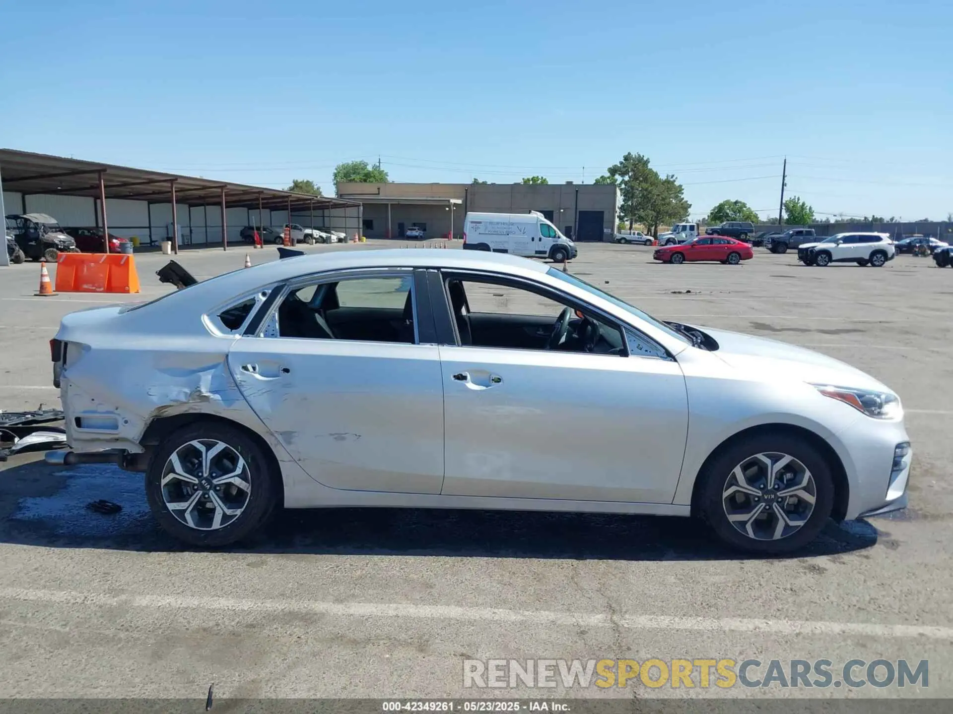 14 Photograph of a damaged car 3KPF24AD5ME310591 KIA FORTE 2021