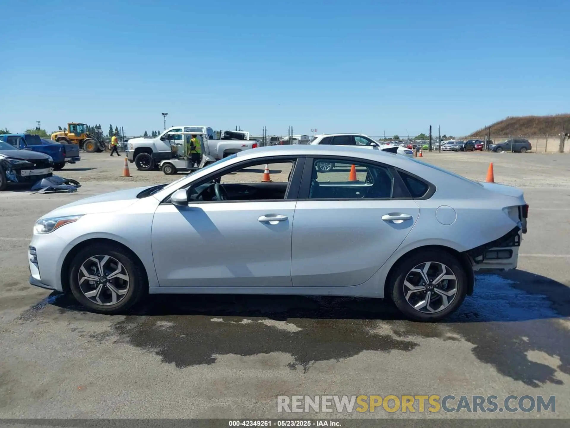 15 Photograph of a damaged car 3KPF24AD5ME310591 KIA FORTE 2021