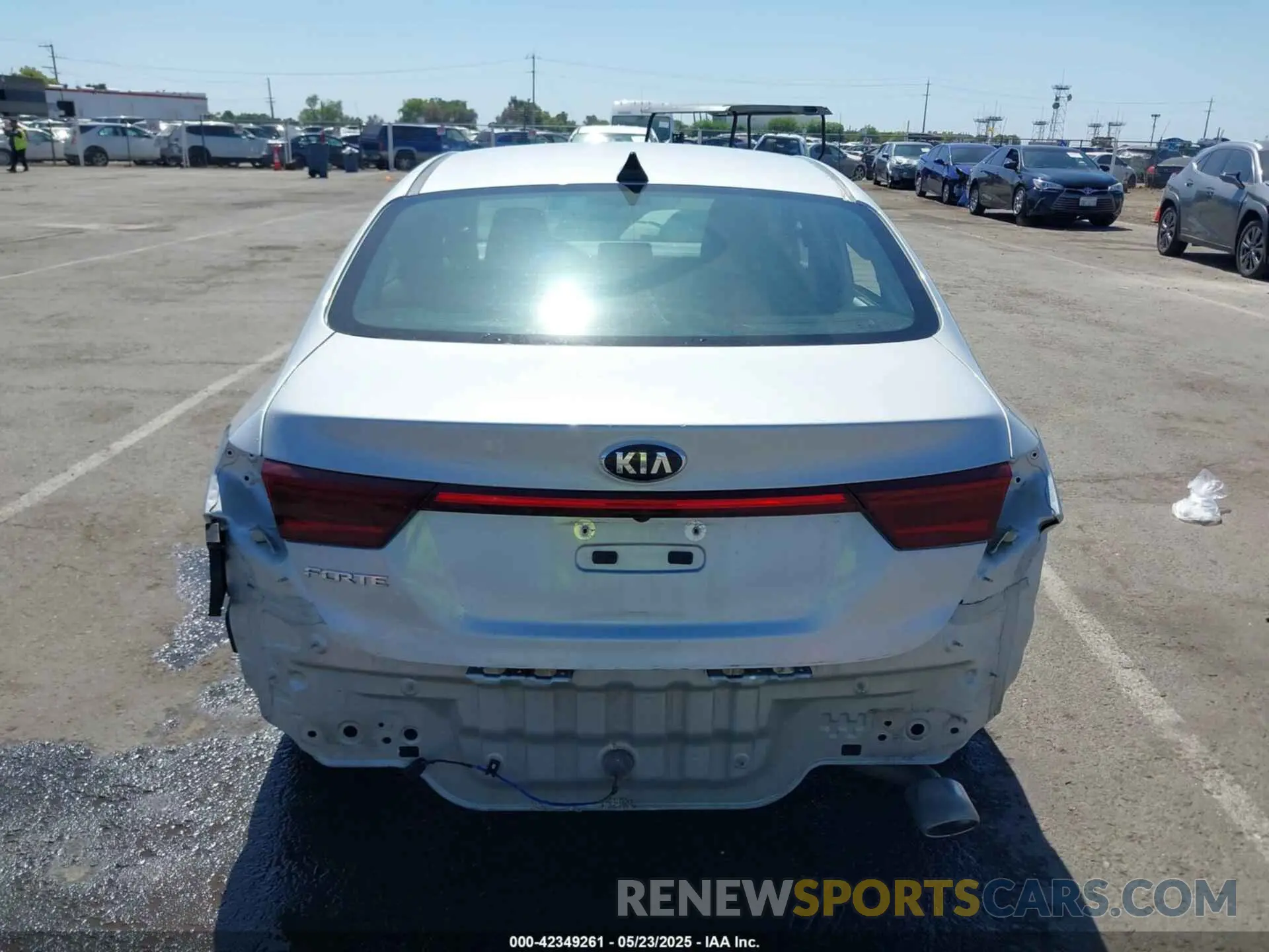 17 Photograph of a damaged car 3KPF24AD5ME310591 KIA FORTE 2021