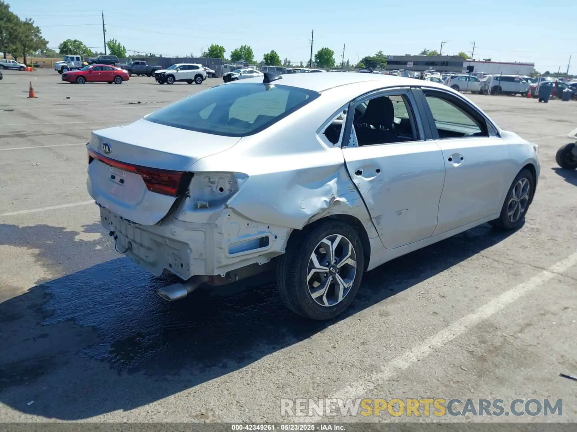 4 Photograph of a damaged car 3KPF24AD5ME310591 KIA FORTE 2021