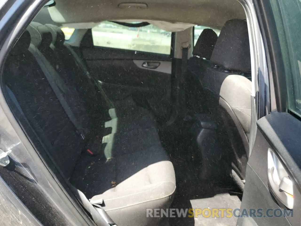 10 Photograph of a damaged car 3KPF24AD5ME348919 KIA FORTE 2021