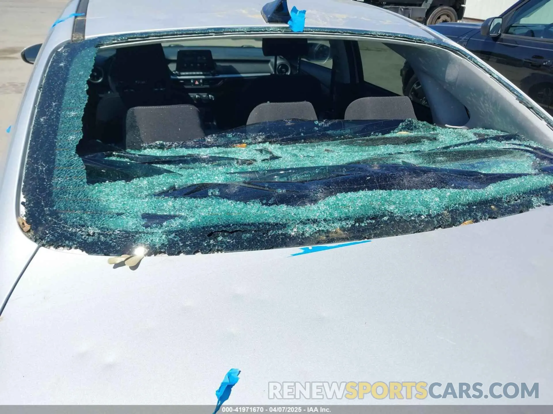 17 Photograph of a damaged car 3KPF24AD5ME361203 KIA FORTE 2021