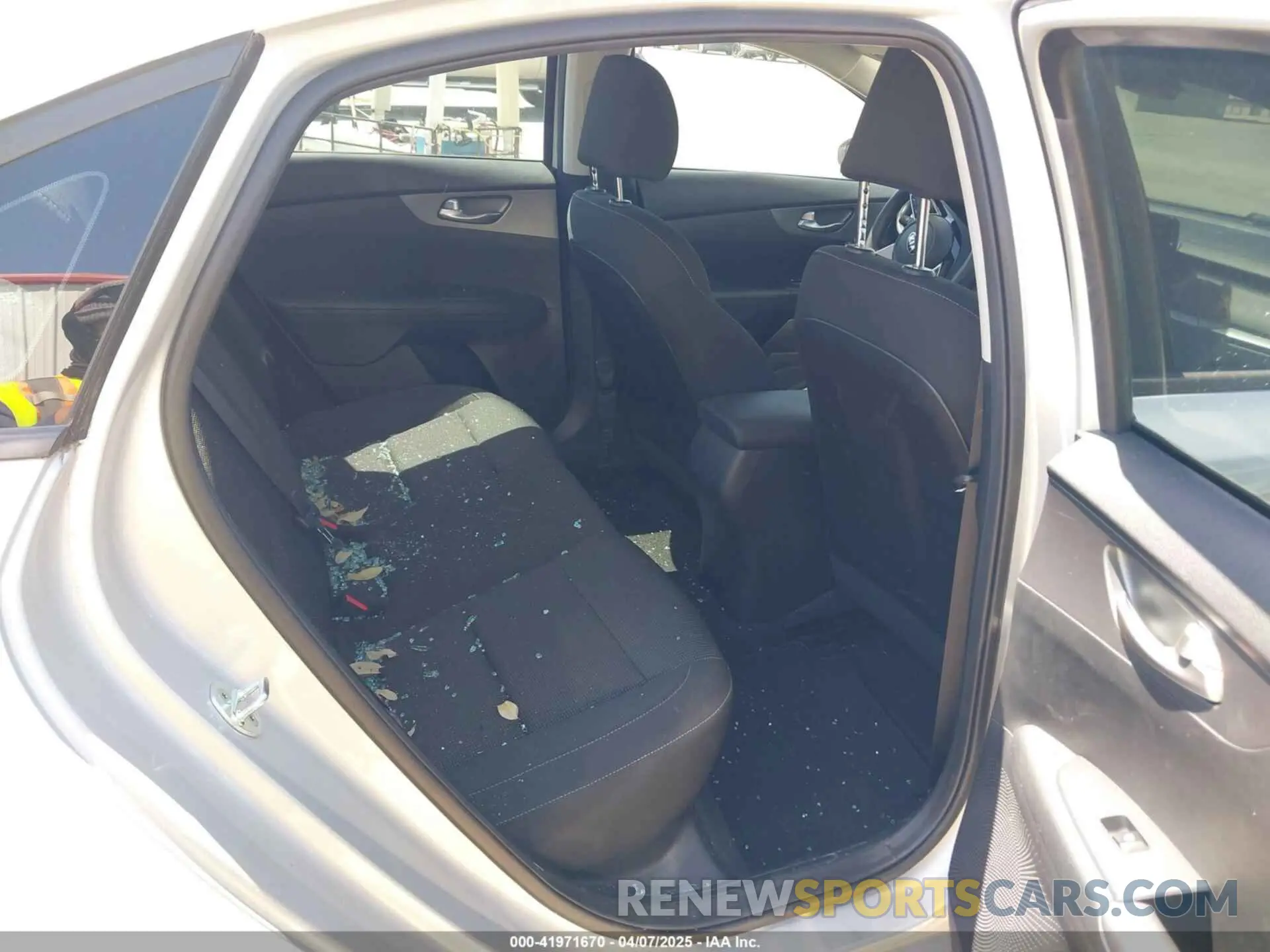 8 Photograph of a damaged car 3KPF24AD5ME361203 KIA FORTE 2021