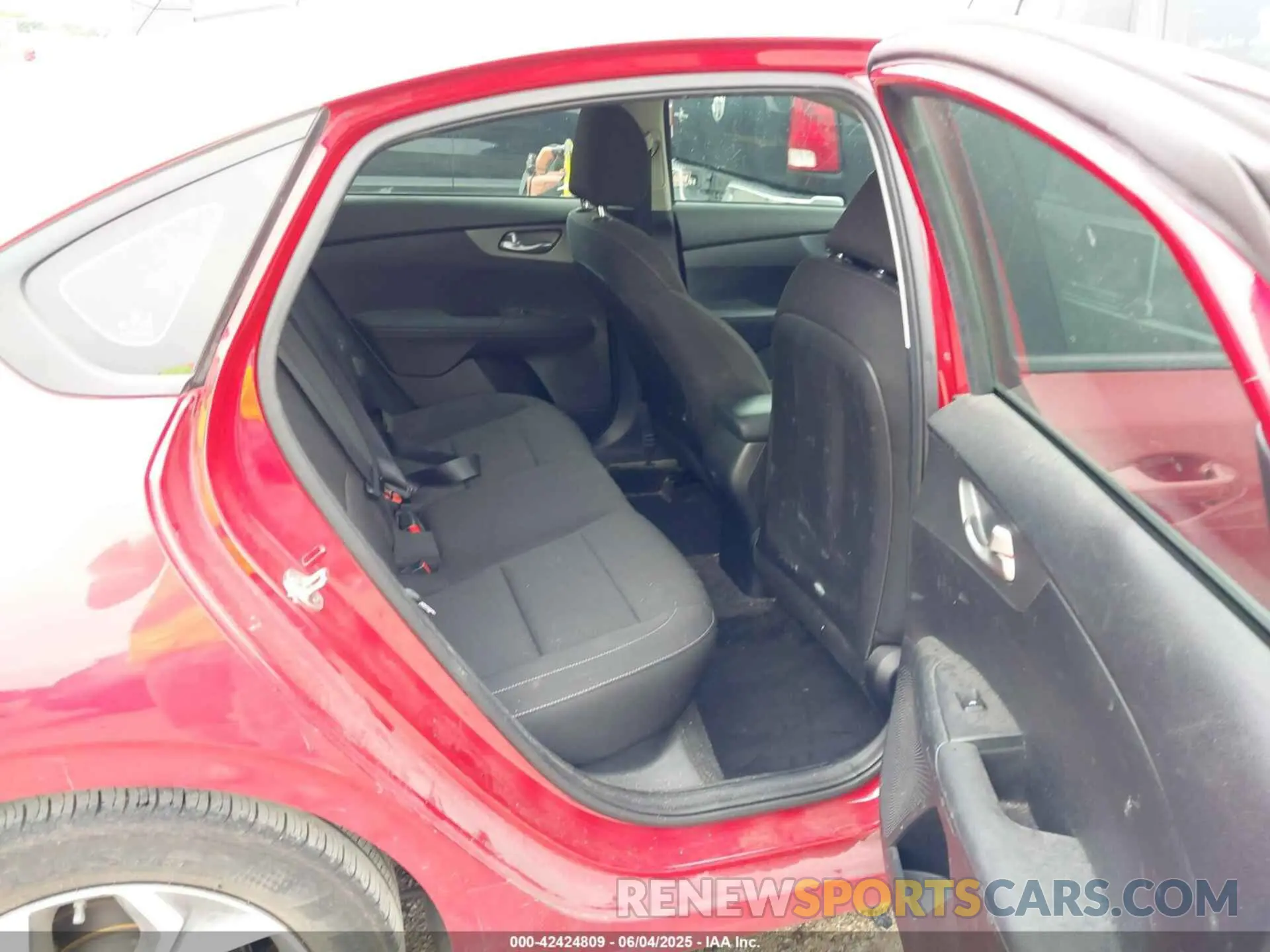 8 Photograph of a damaged car 3KPF24AD5ME371388 KIA FORTE 2021