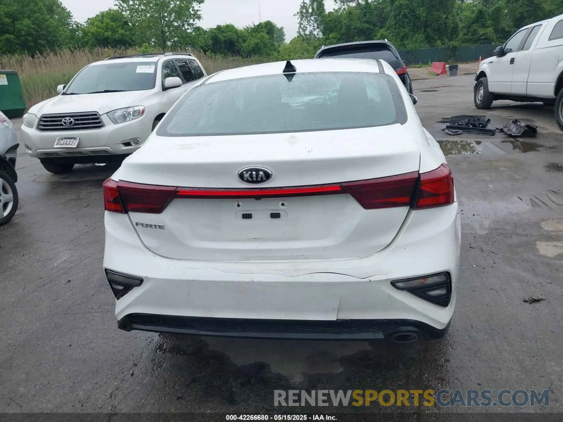 17 Photograph of a damaged car 3KPF24AD5ME405958 KIA FORTE 2021