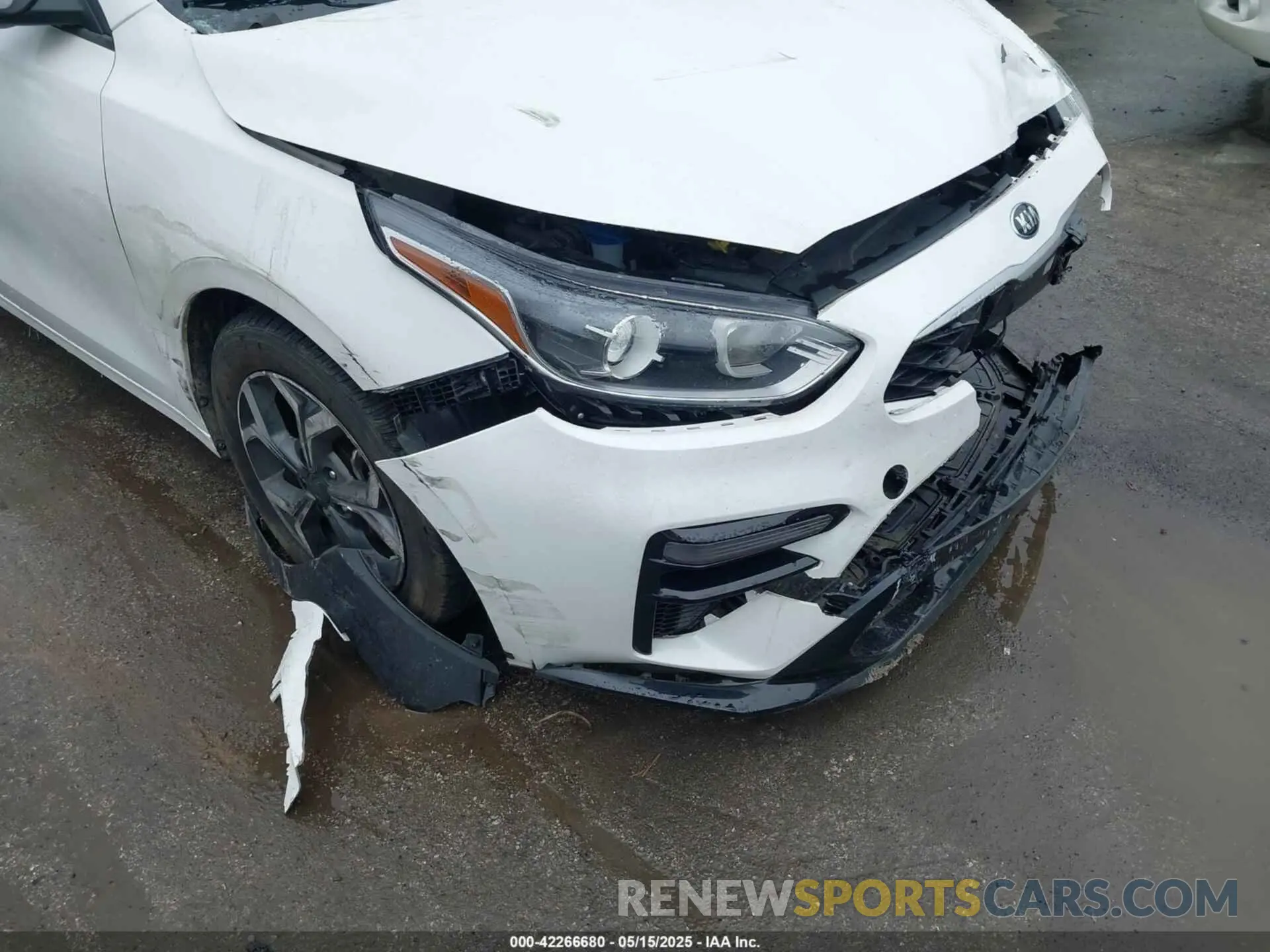 18 Photograph of a damaged car 3KPF24AD5ME405958 KIA FORTE 2021