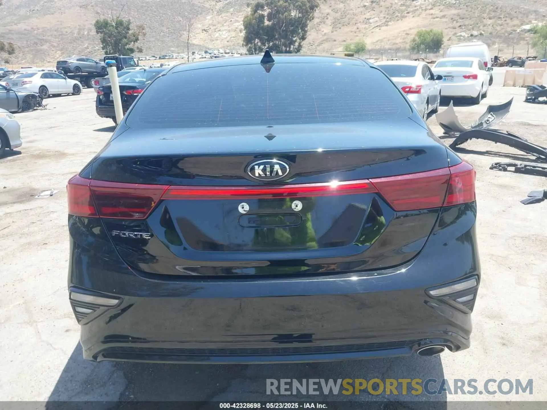 17 Photograph of a damaged car 3KPF24AD5ME407015 KIA FORTE 2021