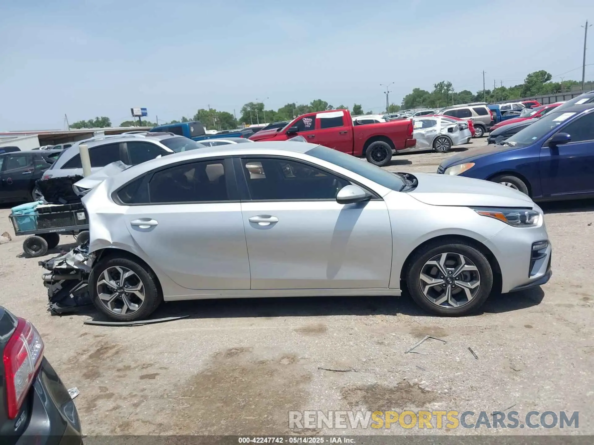 13 Photograph of a damaged car 3KPF24AD6ME333779 KIA FORTE 2021
