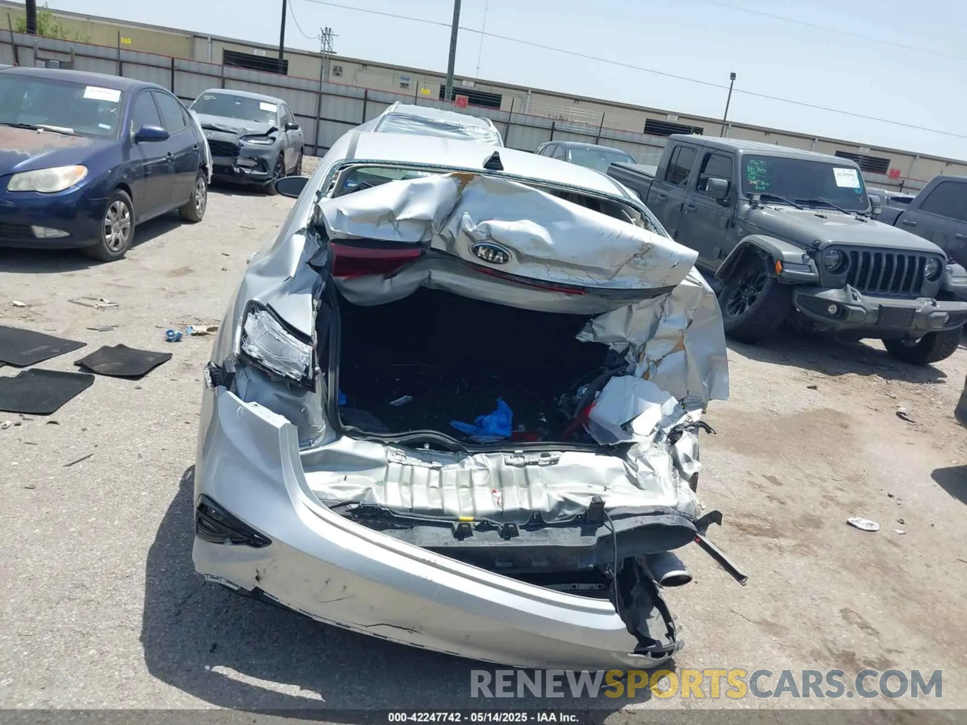 16 Photograph of a damaged car 3KPF24AD6ME333779 KIA FORTE 2021