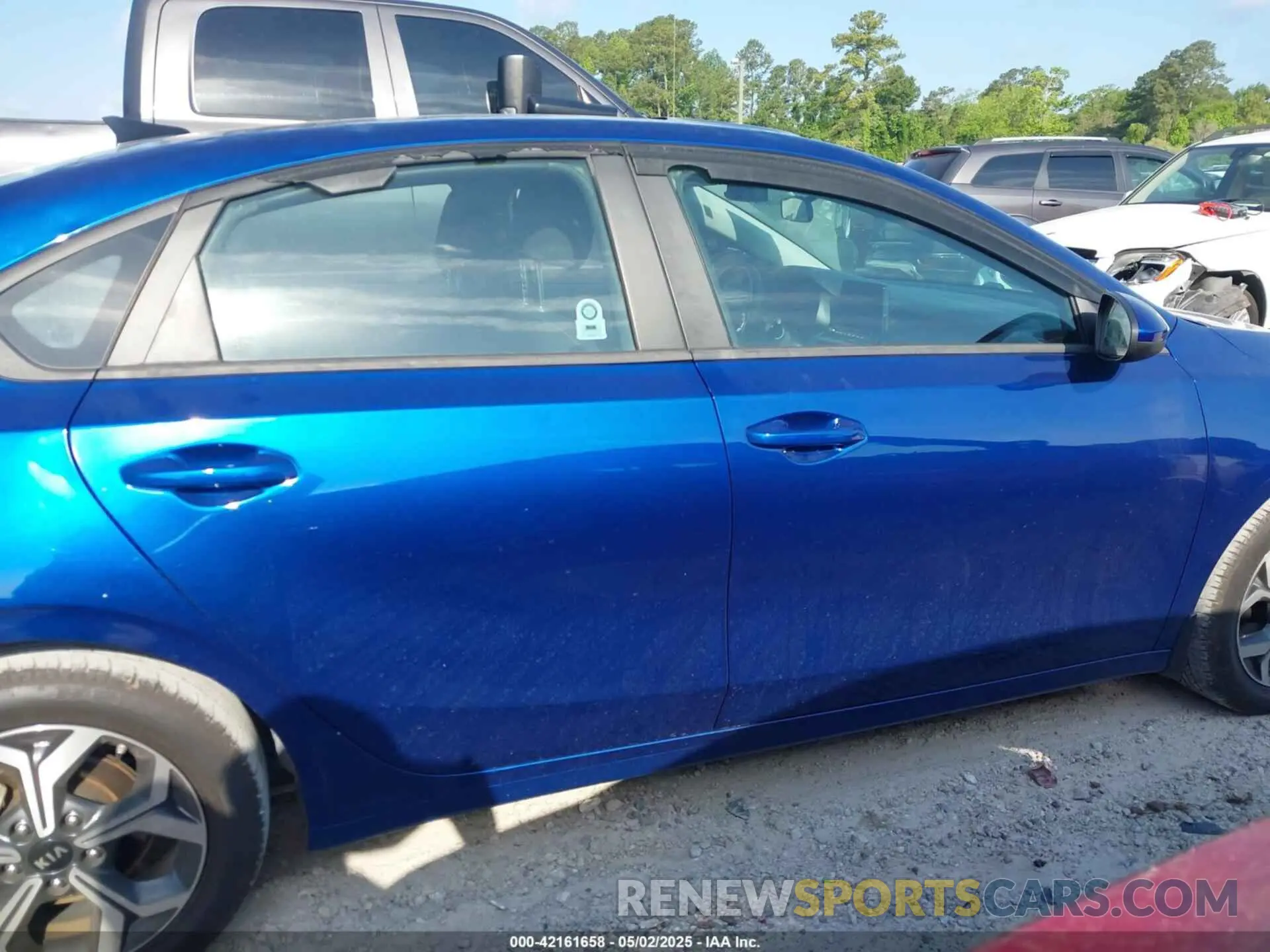13 Photograph of a damaged car 3KPF24AD6ME359587 KIA FORTE 2021