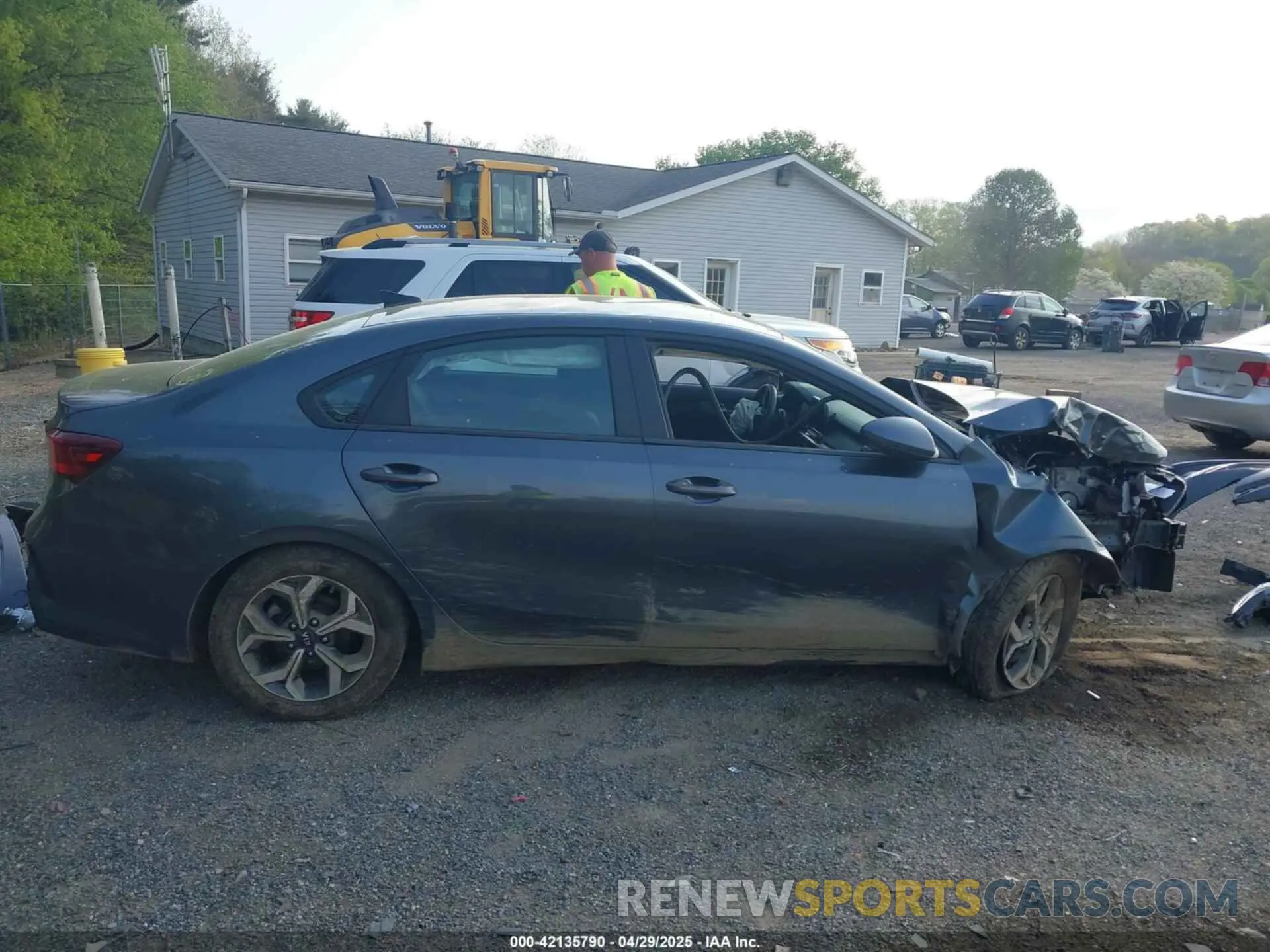 14 Photograph of a damaged car 3KPF24AD6ME372761 KIA FORTE 2021