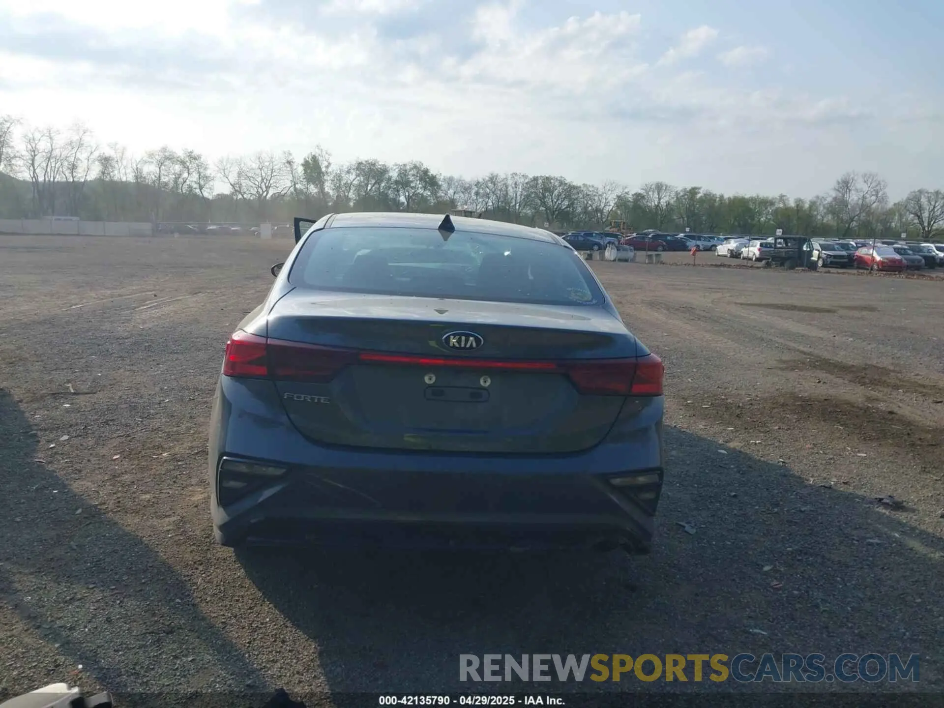 17 Photograph of a damaged car 3KPF24AD6ME372761 KIA FORTE 2021