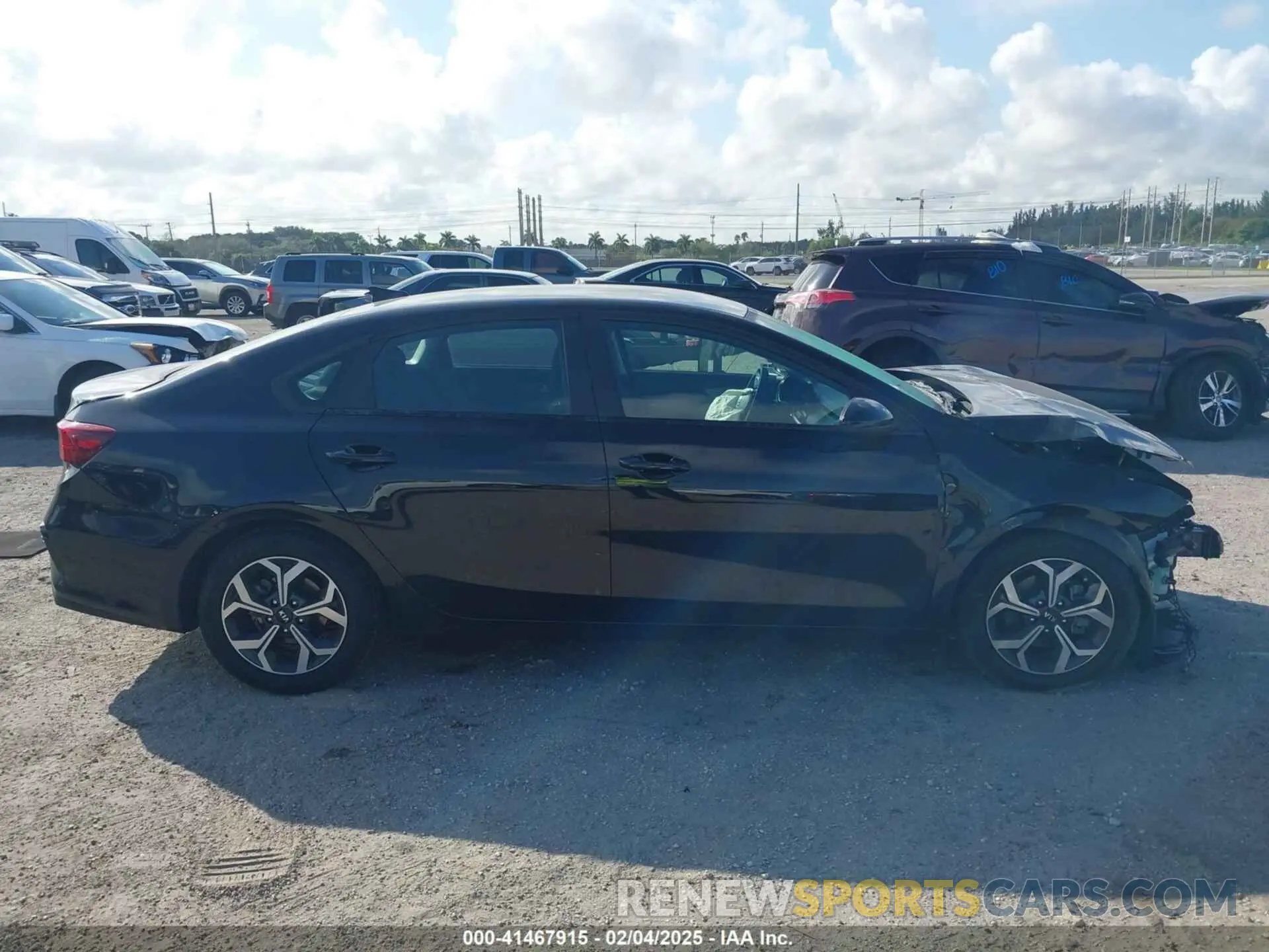 14 Photograph of a damaged car 3KPF24AD6ME390032 KIA FORTE 2021