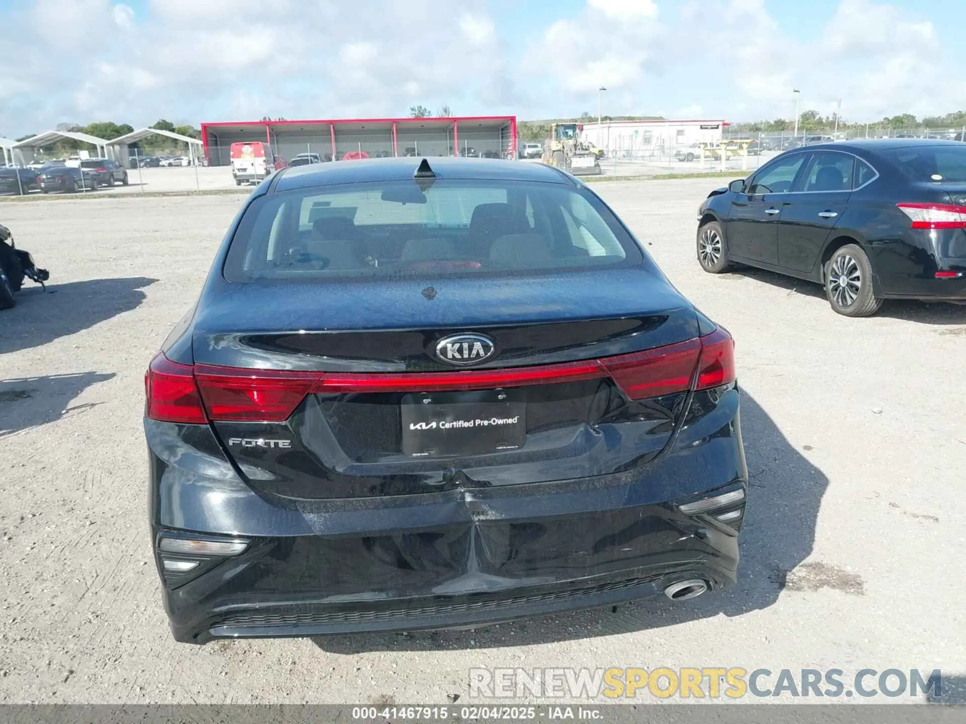 17 Photograph of a damaged car 3KPF24AD6ME390032 KIA FORTE 2021