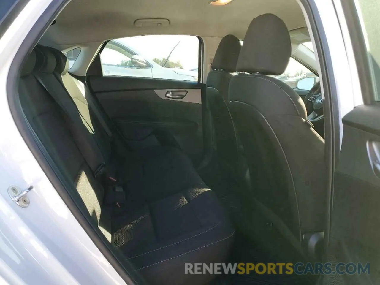 10 Photograph of a damaged car 3KPF24AD6ME394193 KIA FORTE 2021