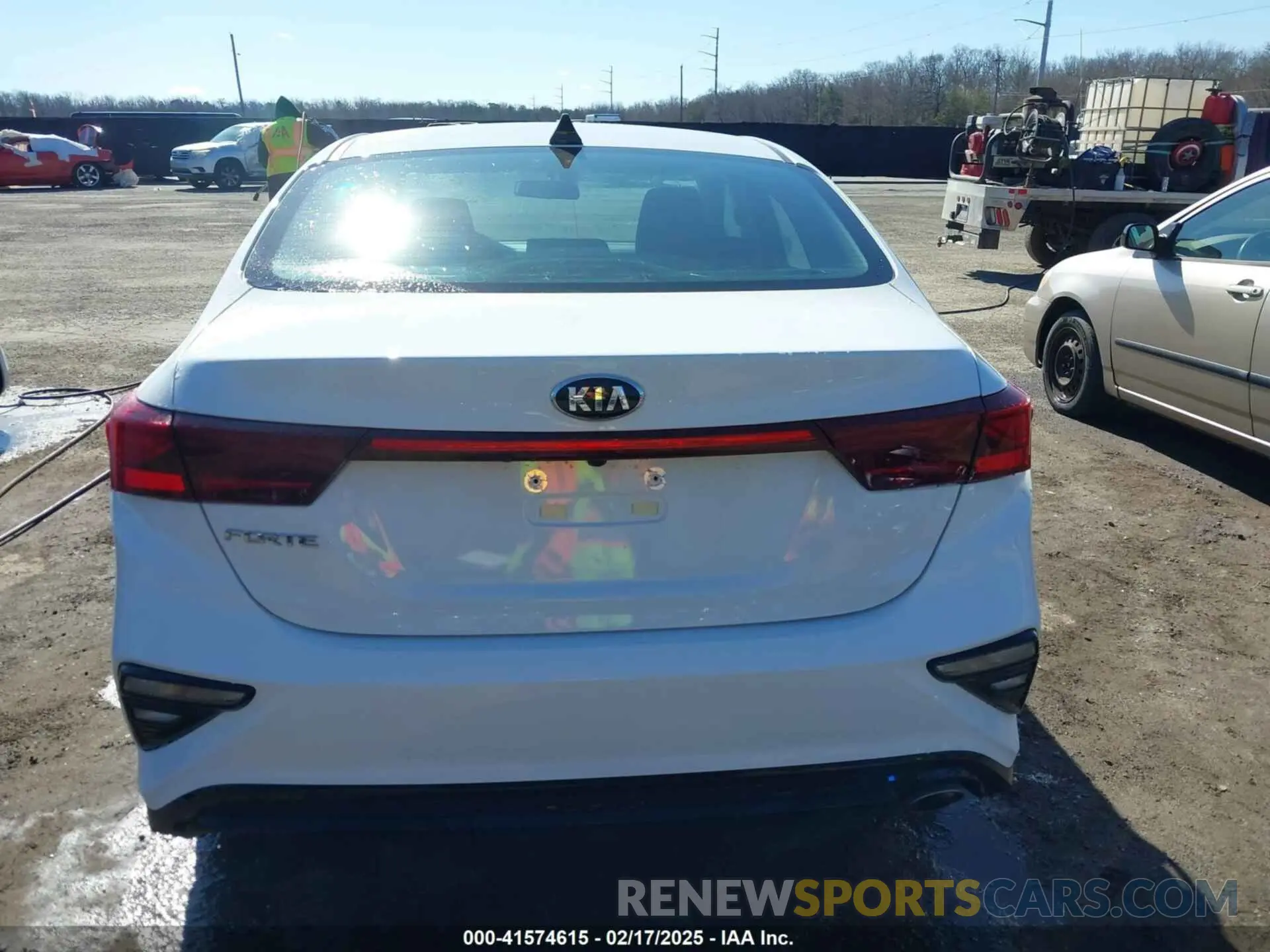 16 Photograph of a damaged car 3KPF24AD6ME403877 KIA FORTE 2021