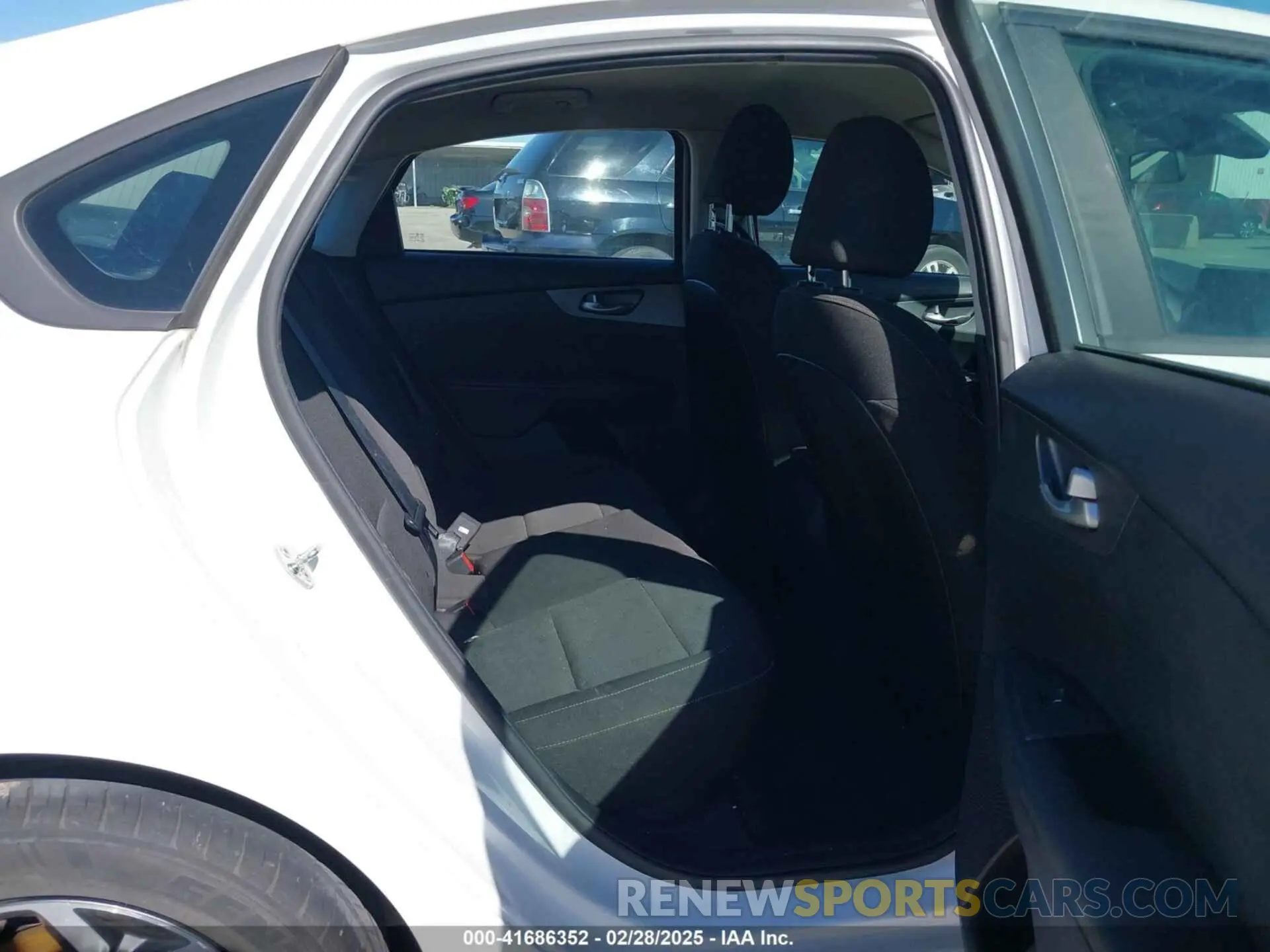 8 Photograph of a damaged car 3KPF24AD7ME267985 KIA FORTE 2021
