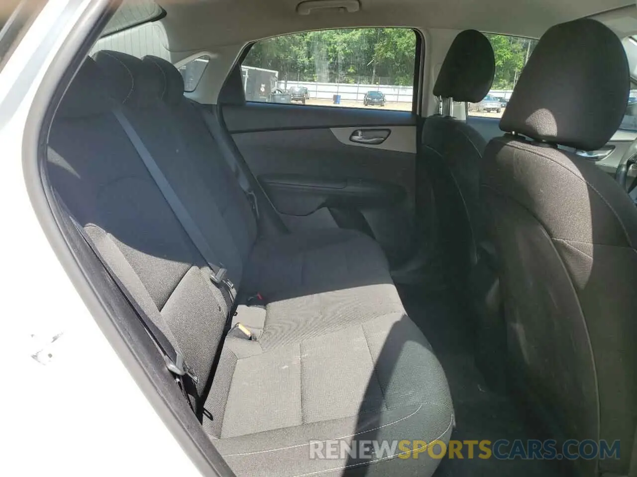 10 Photograph of a damaged car 3KPF24AD7ME276296 KIA FORTE 2021