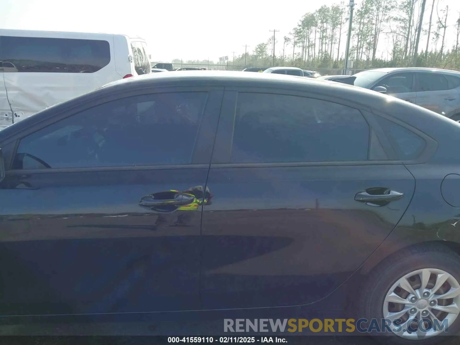 14 Photograph of a damaged car 3KPF24AD7ME289128 KIA FORTE 2021