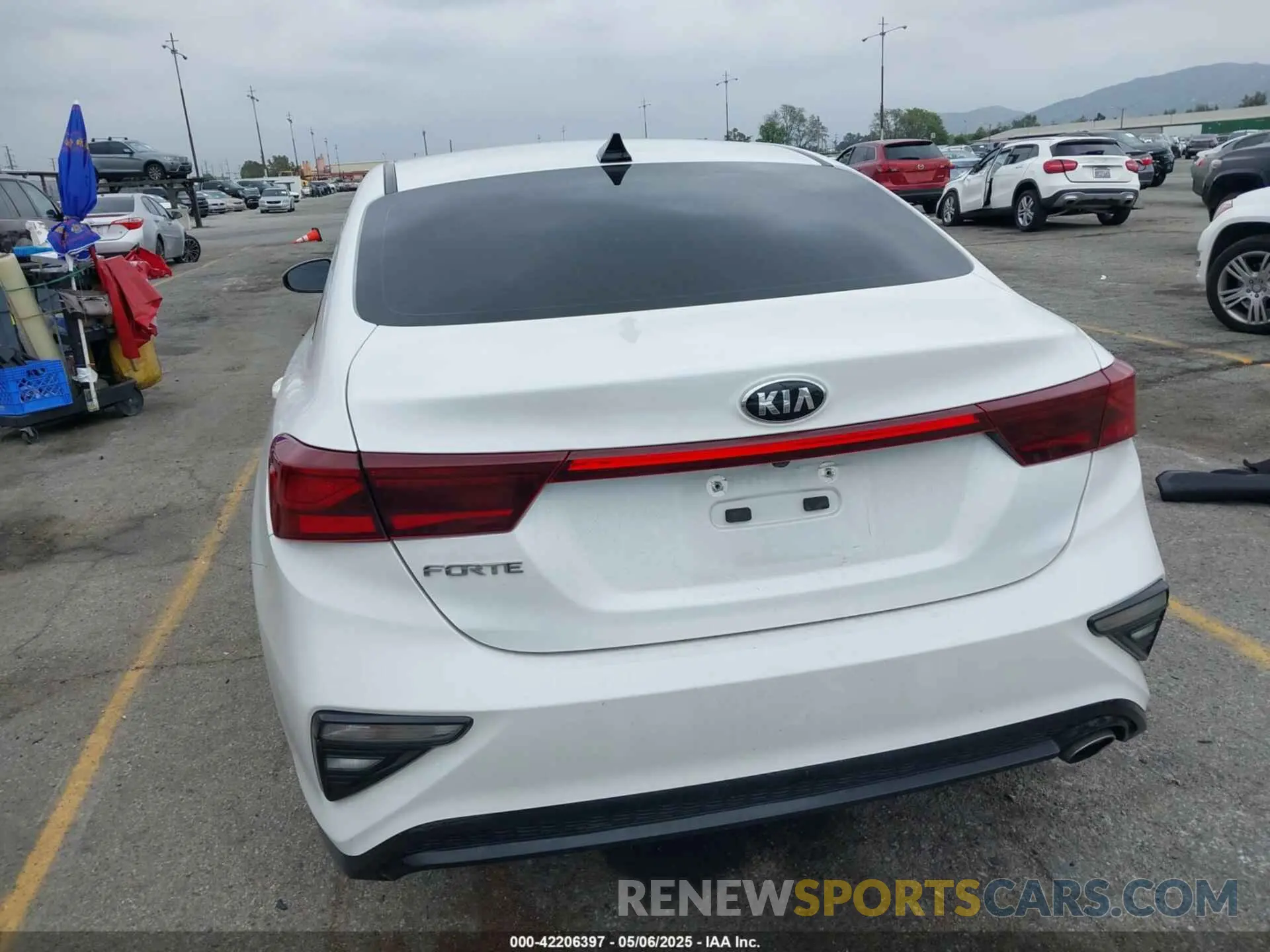 16 Photograph of a damaged car 3KPF24AD7ME305117 KIA FORTE 2021