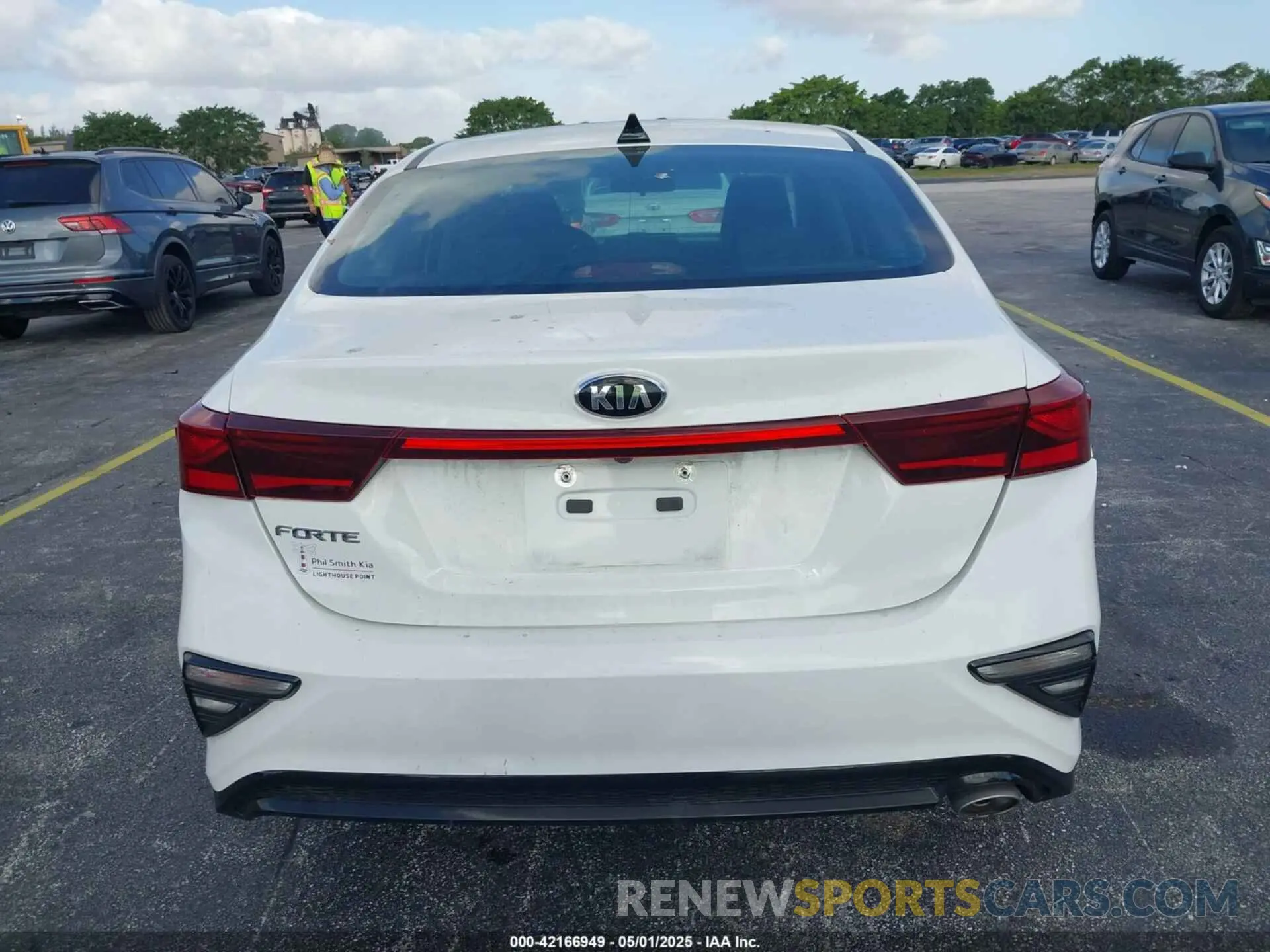 17 Photograph of a damaged car 3KPF24AD7ME349327 KIA FORTE 2021