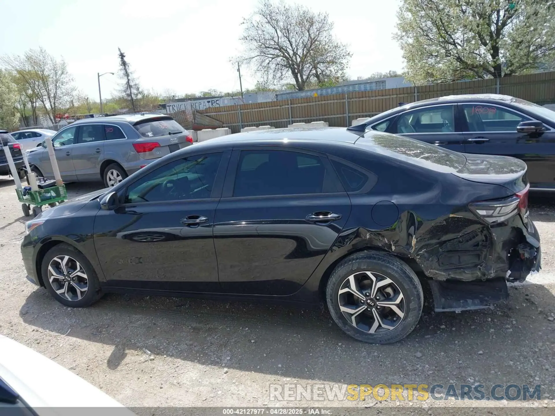 14 Photograph of a damaged car 3KPF24AD7ME393313 KIA FORTE 2021